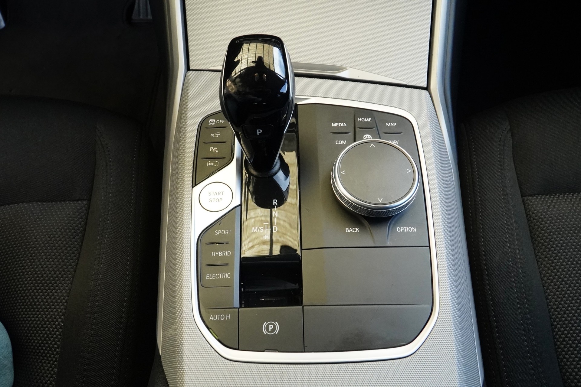BMW 320e xDrive Touring Fleet Edition Steptronic *CH Fahrzeug*-image-9