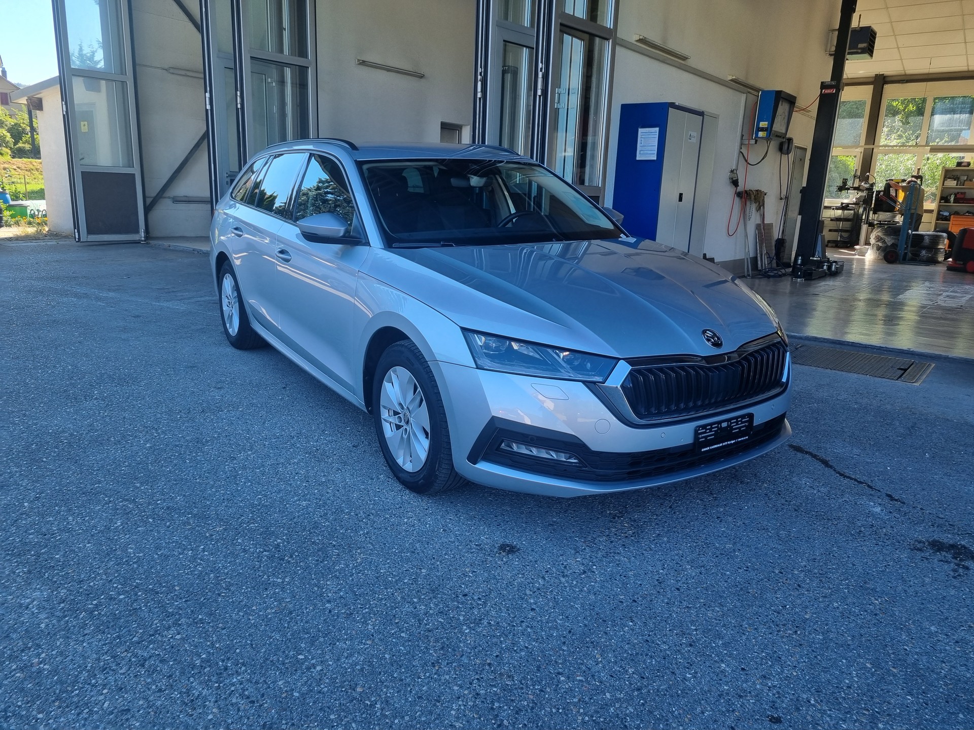 SKODA Octavia Combi 2.0 TDI DSG Ambition 4x4-showroom-element-1