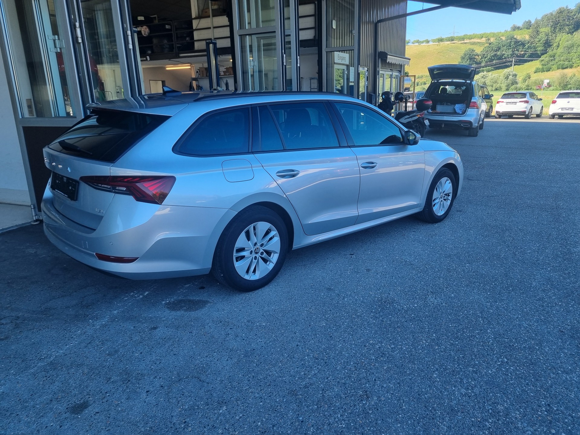 SKODA Octavia Combi 2.0 TDI DSG Ambition 4x4-showroom-element-3