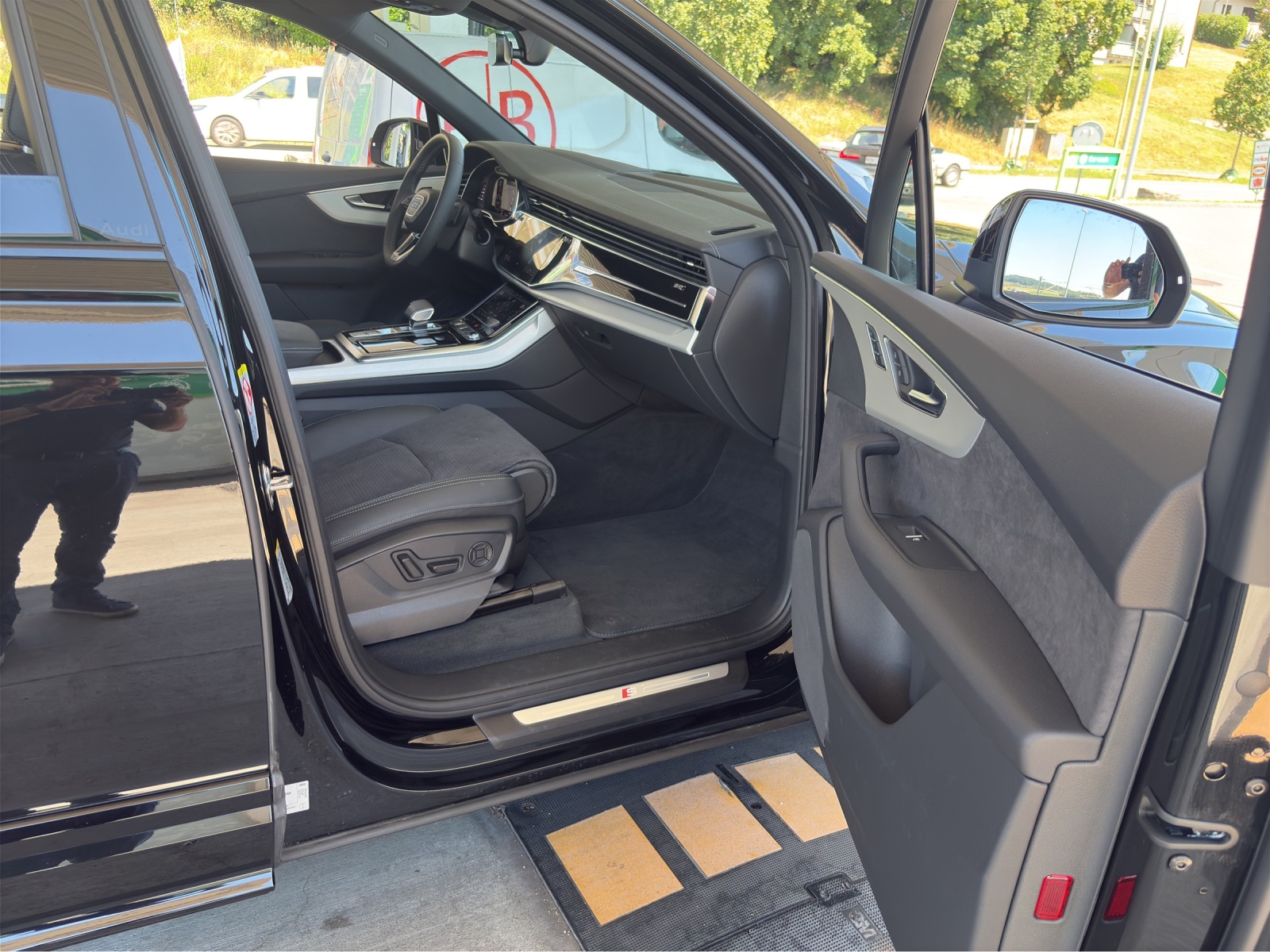 AUDI Q7 SUV 3.0 45 TDI S Line quattro T-Tronic-image-5