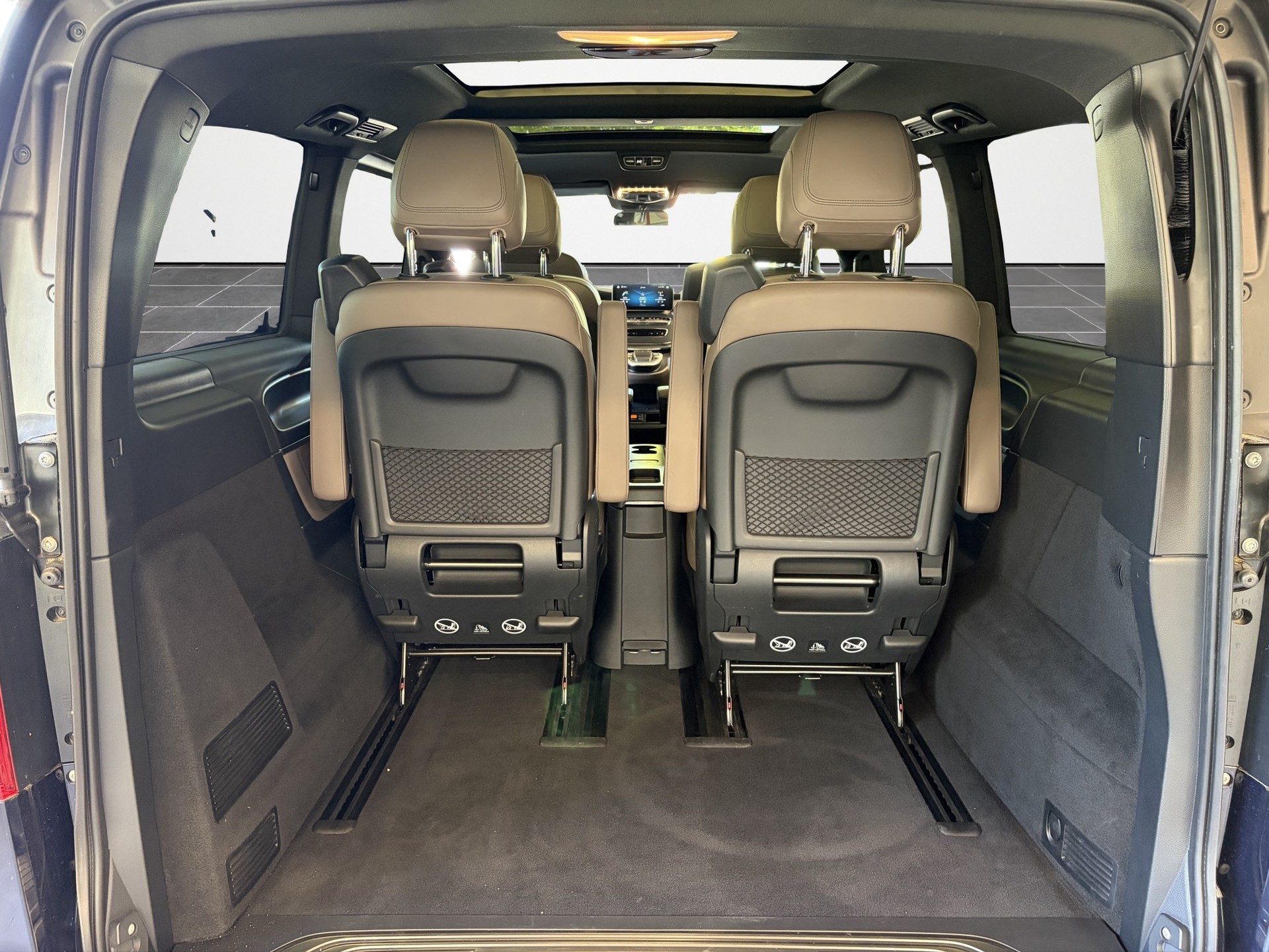 MERCEDES-BENZ V 300 d Avantgarde kompakt 4Matic 9G-Tronic-image-18