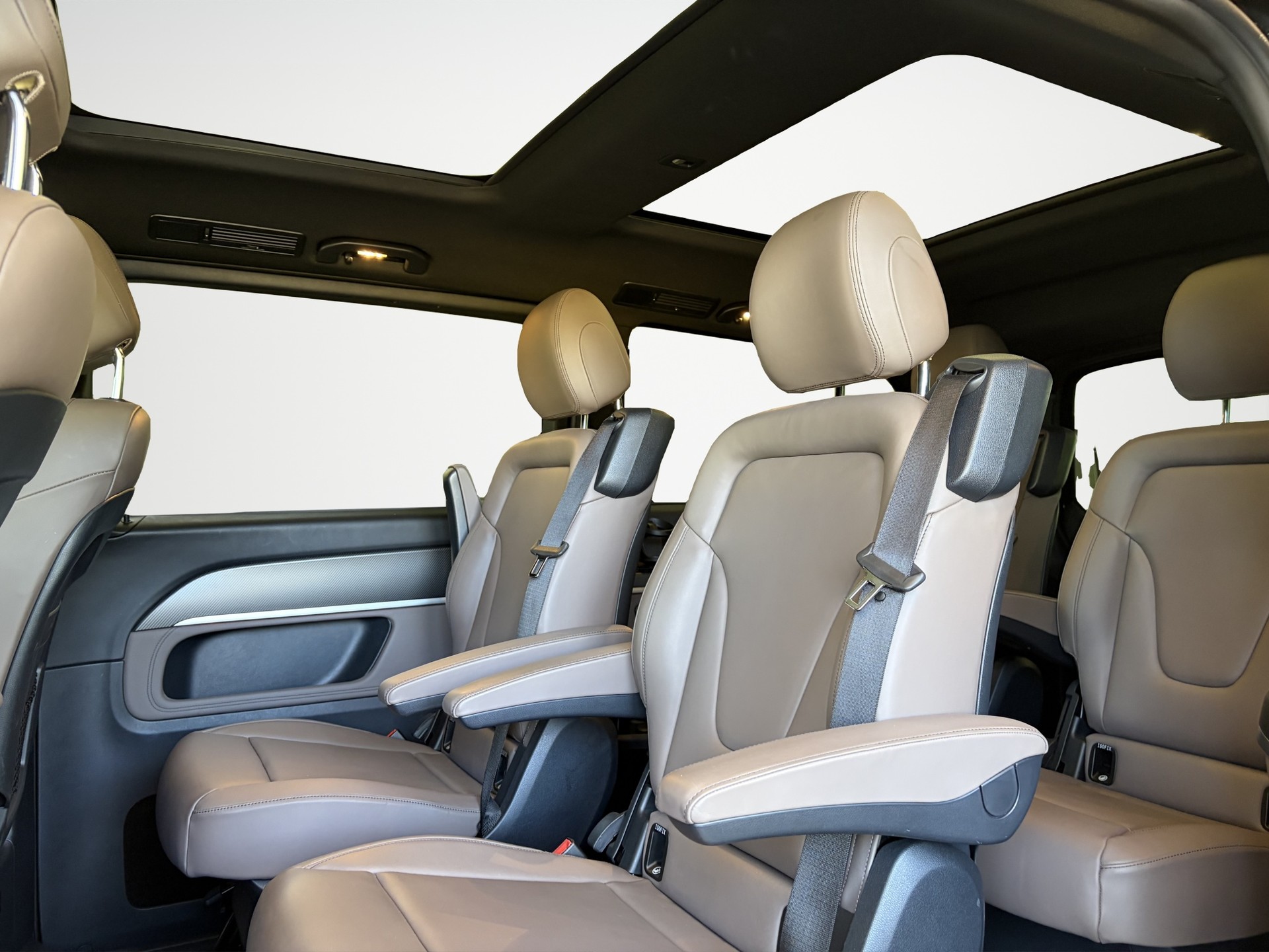 MERCEDES-BENZ V 300 d Avantgarde kompakt 4Matic 9G-Tronic-image-15