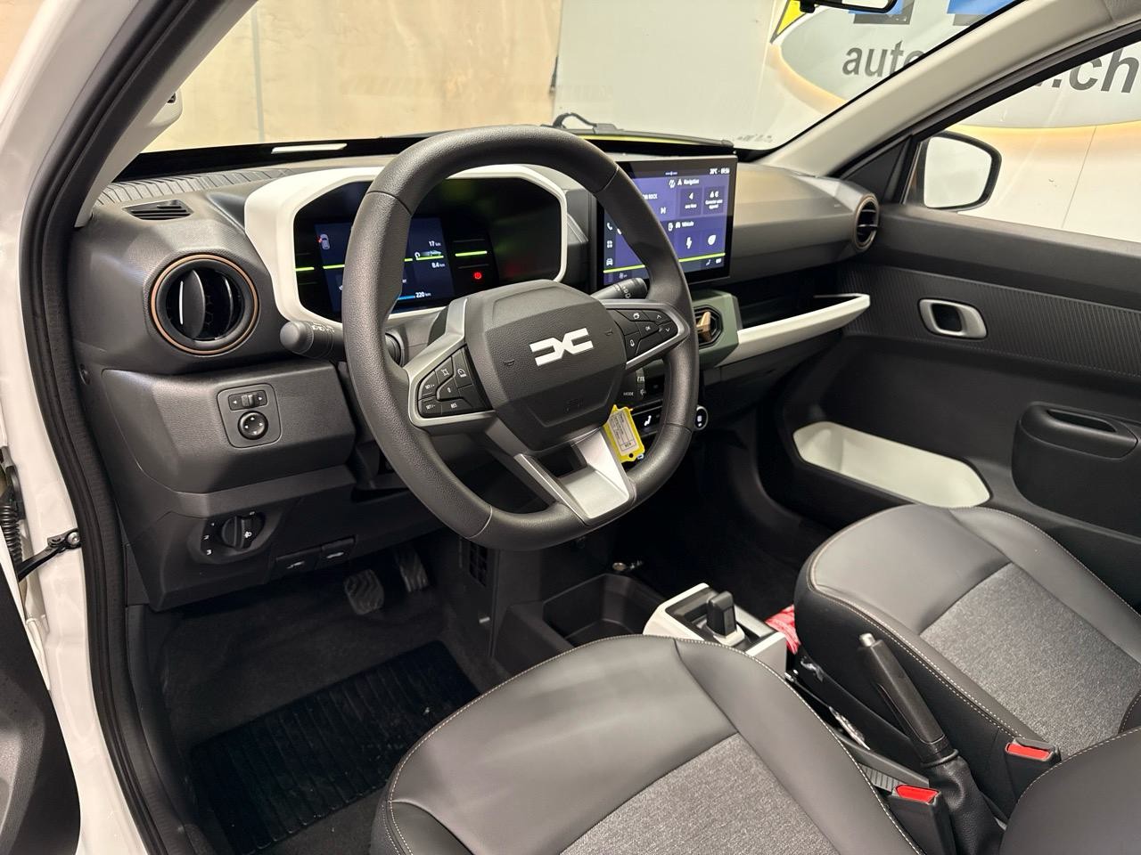 DACIA Spring 24 kWh Extreme-showroom-element-2