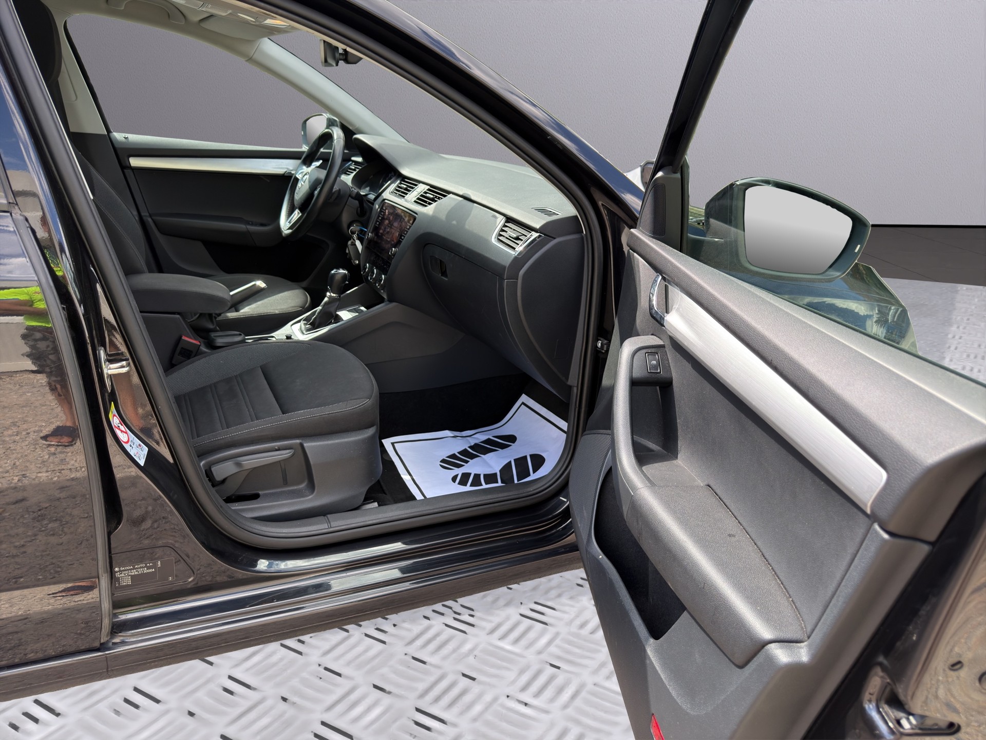 SKODA Octavia Combi 2.0 TDI Ambition 4x4 DSG-image-10