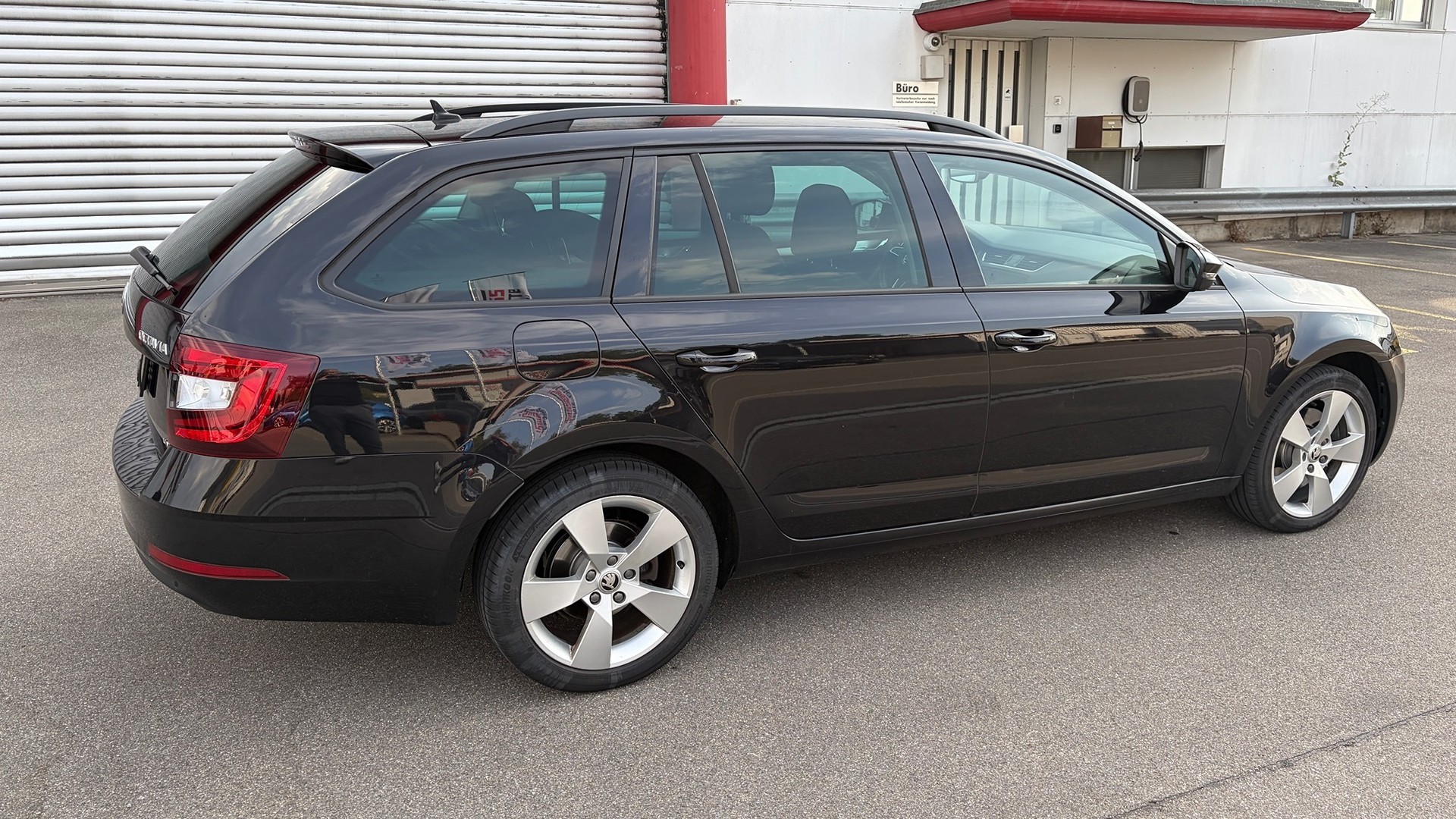 SKODA Octavia Combi 2.0 TDI Ambition 4x4 DSG-showroom-element-2