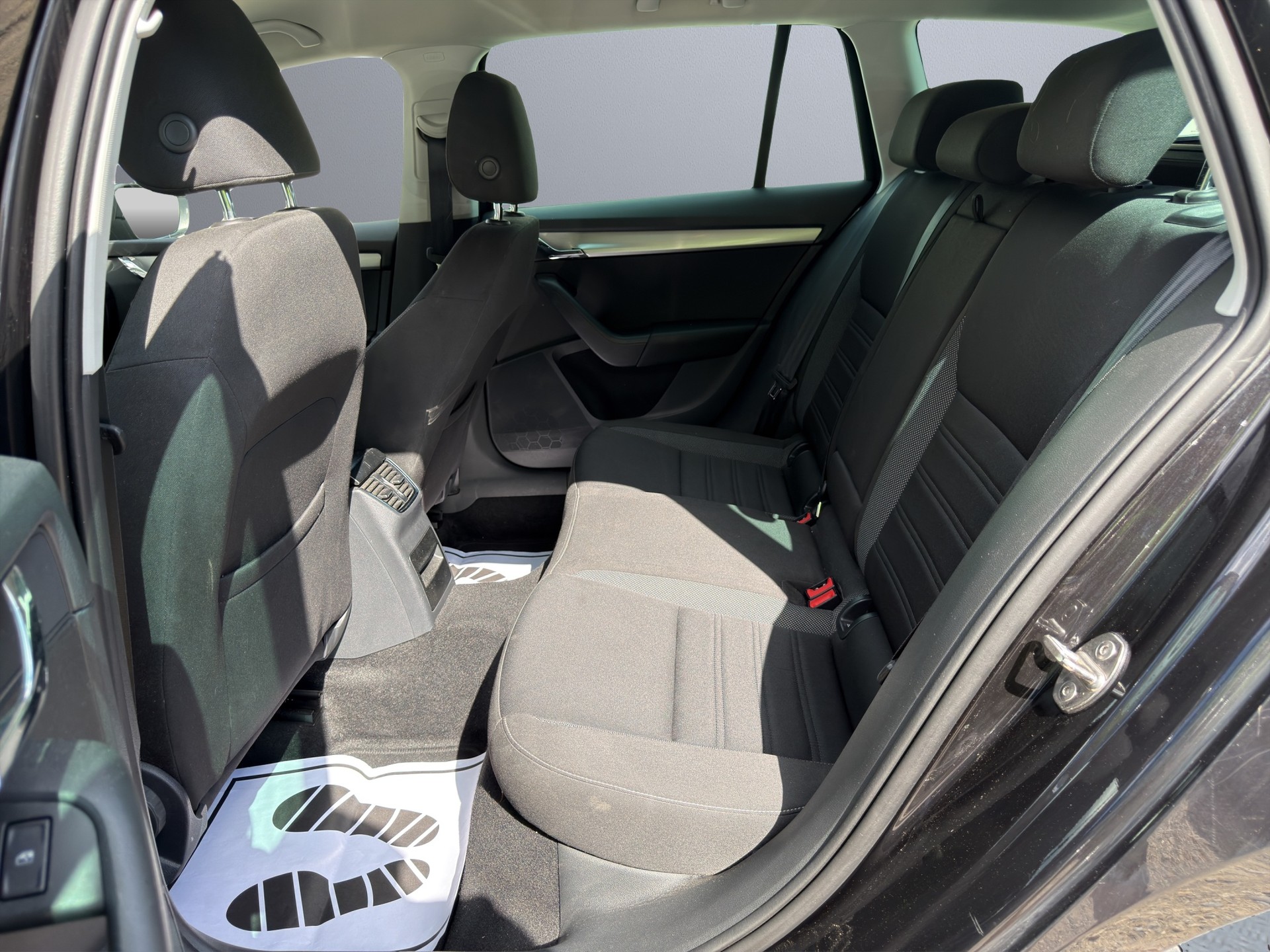 SKODA Octavia Combi 2.0 TDI Ambition 4x4 DSG-image-13