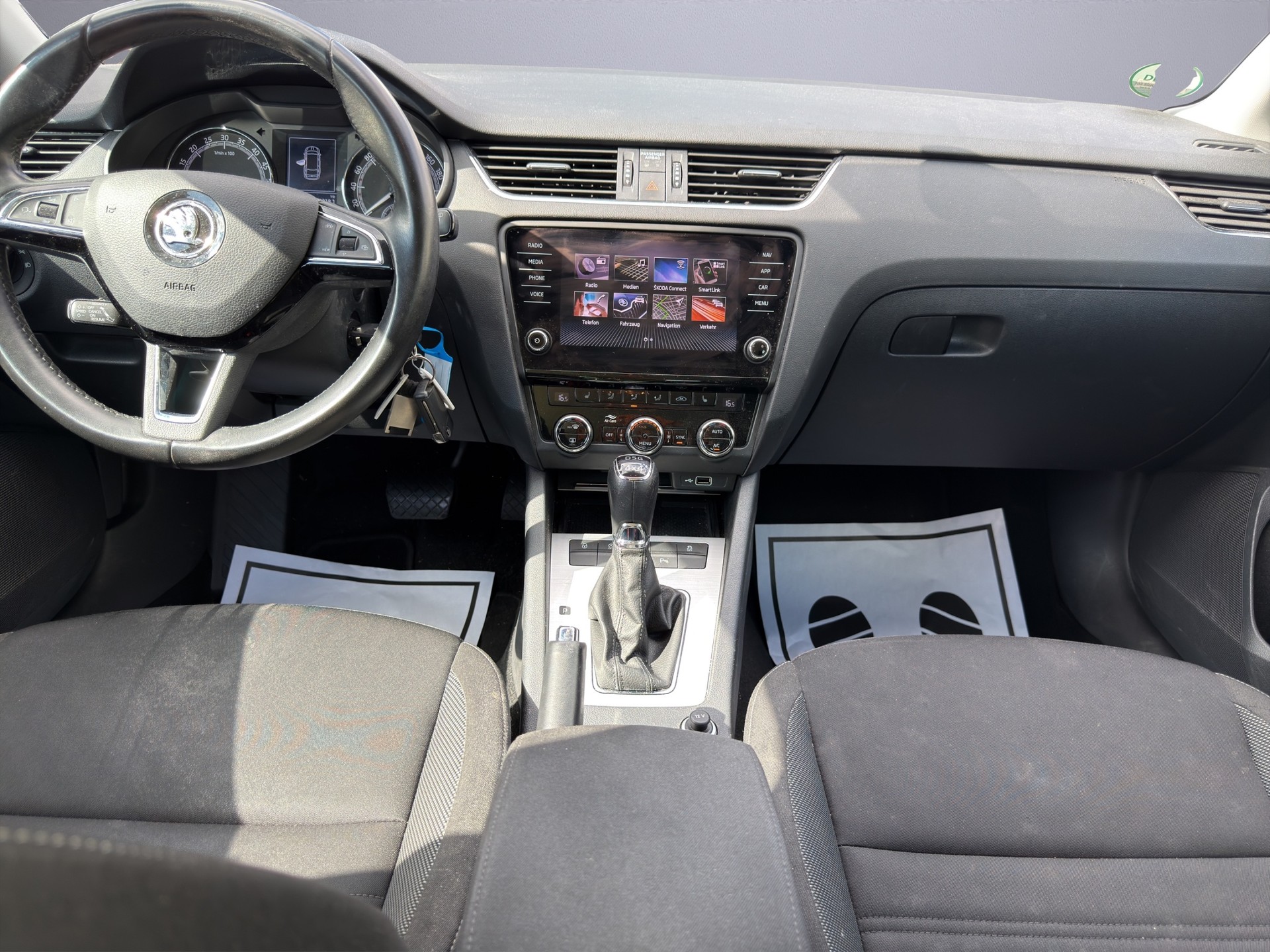 SKODA Octavia Combi 2.0 TDI Ambition 4x4 DSG-image-12