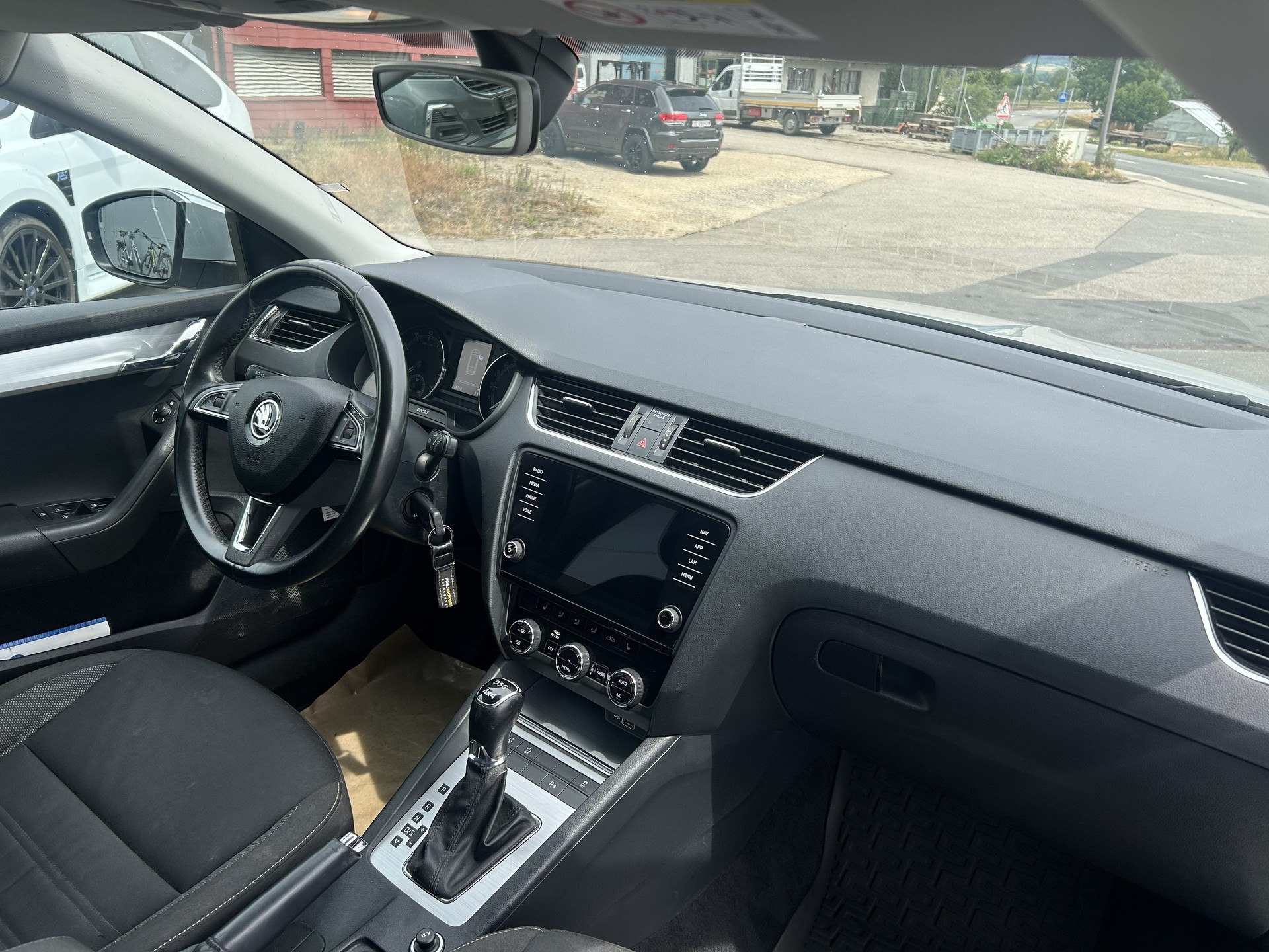 SKODA Octavia Combi 2.0 TSI Soleil 4x4 DSG-image-4