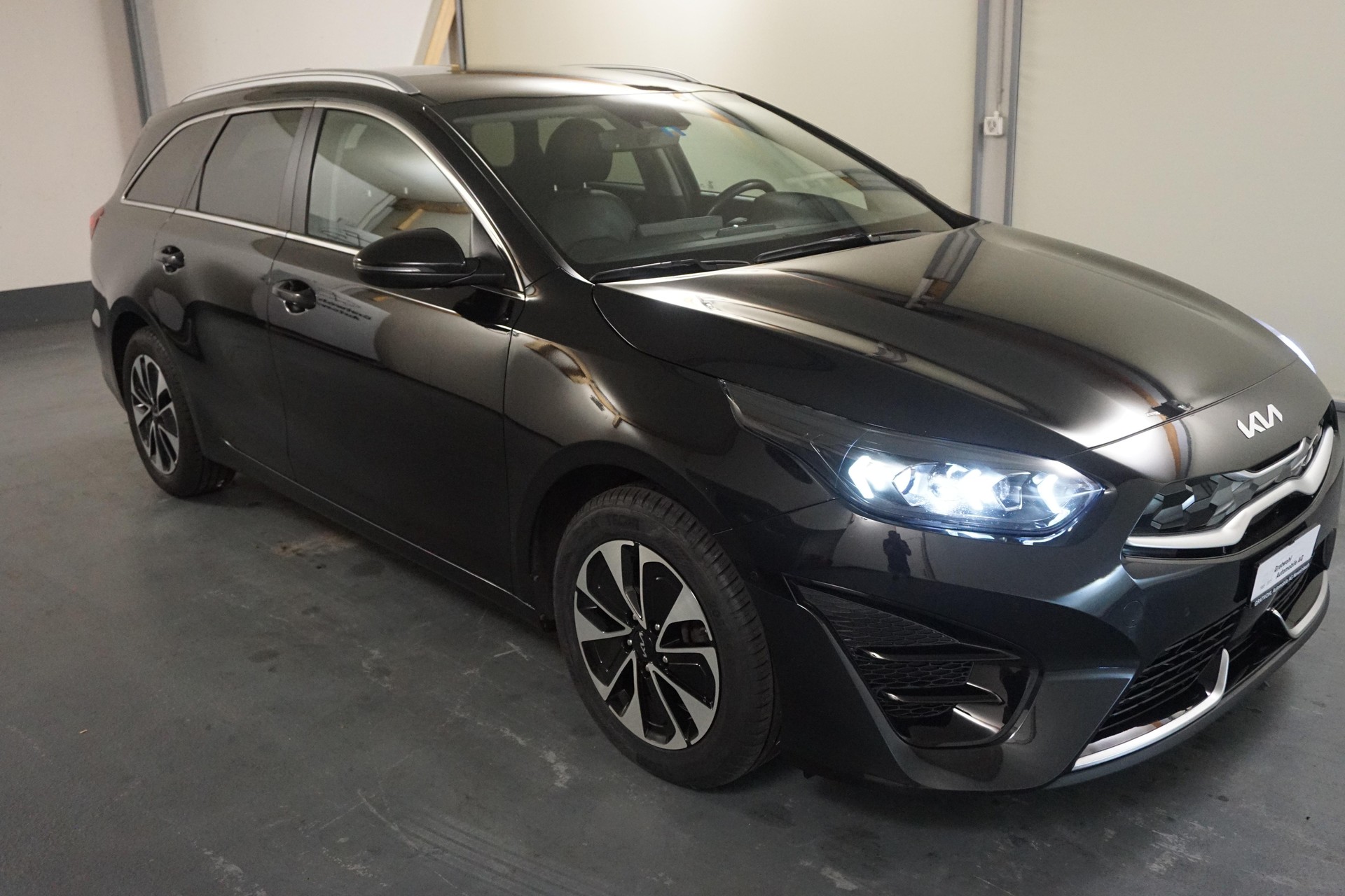 KIA Ceed SW 1.6 GDi Plug-in Hybrid Style-showroom-element-2
