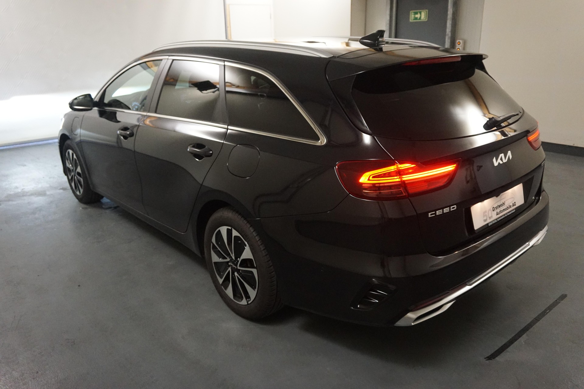 KIA Ceed SW 1.6 GDi Plug-in Hybrid Style-image-6