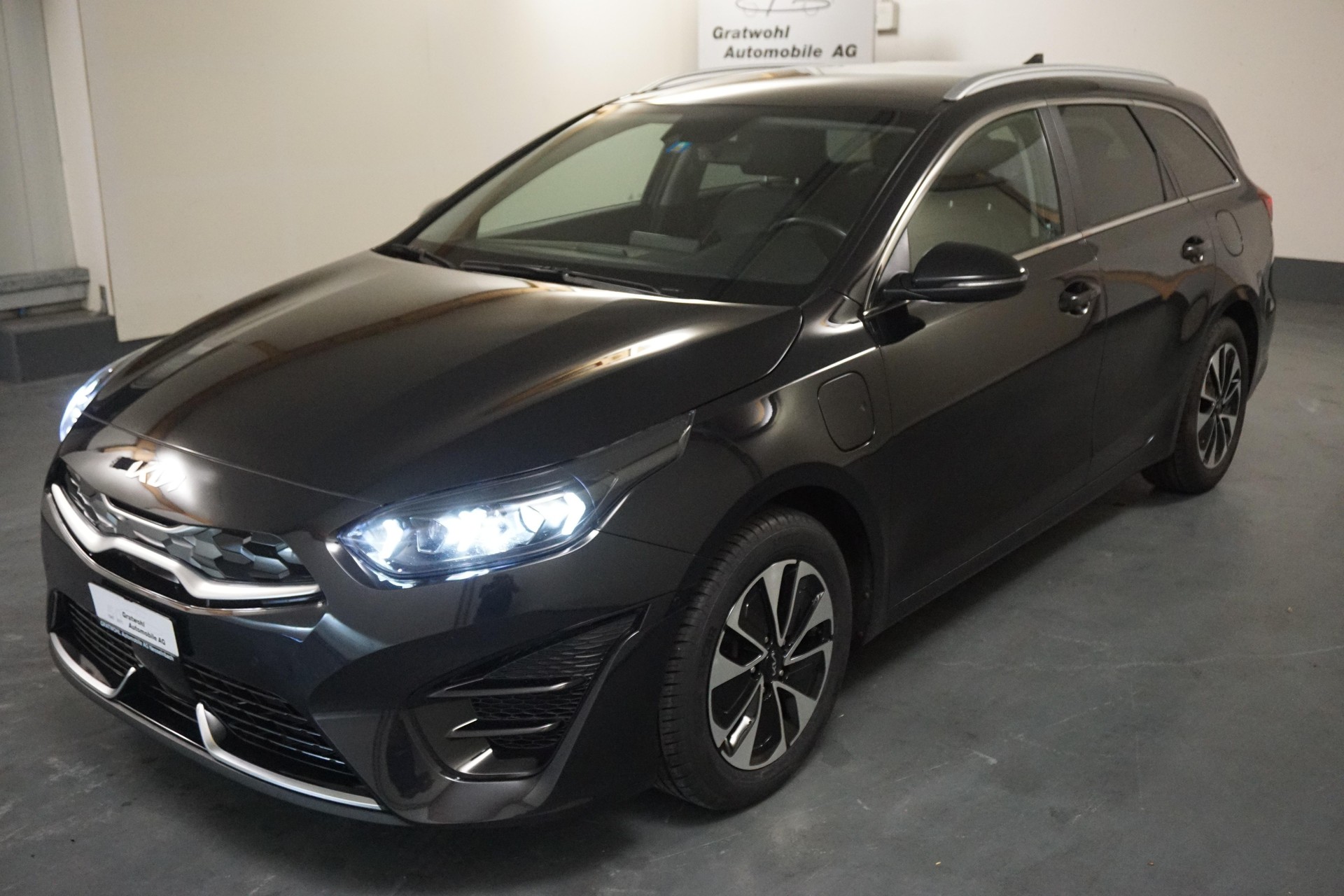 KIA Ceed SW 1.6 GDi Plug-in Hybrid Style-showroom-element-1