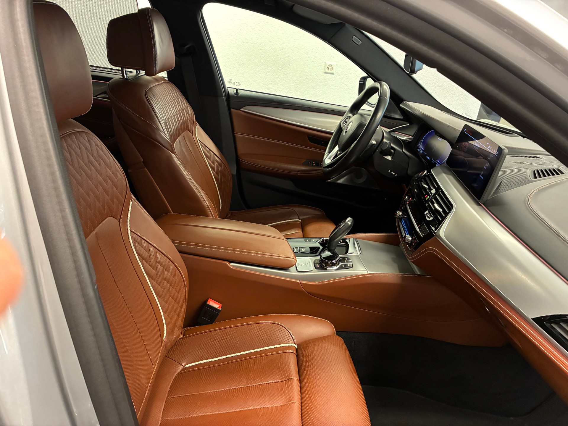 BMW-ALPINA B5 Touring 4.4 Biturbo 4x4-image-24