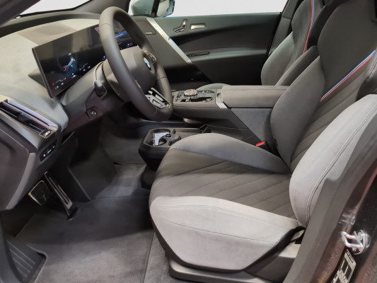 BMW iX xDrive60 M Sport Pro-image-7