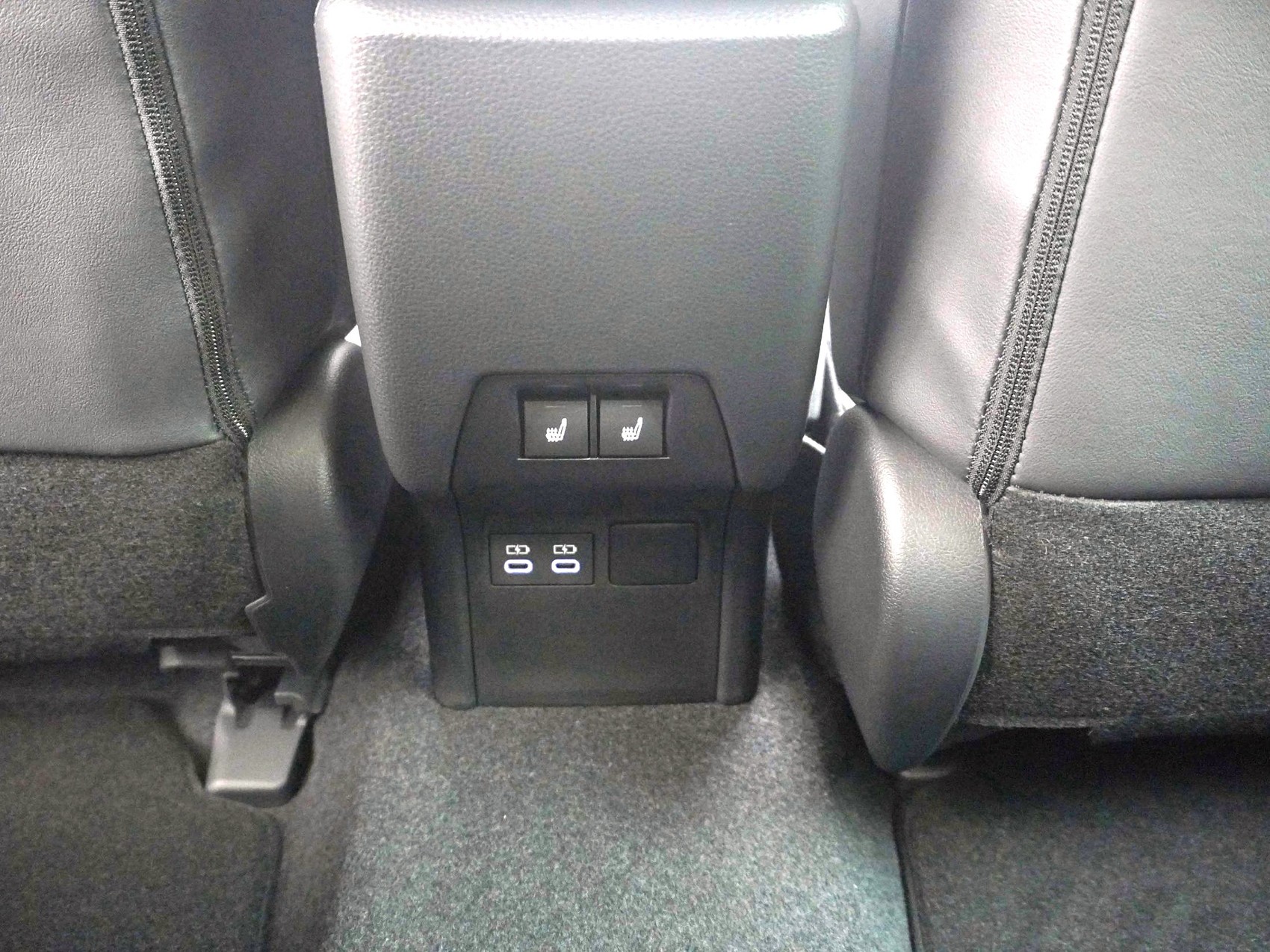 TOYOTA Prius 2.0 Plug-In-Hybrid Premium ** Panoramadach **-image-17