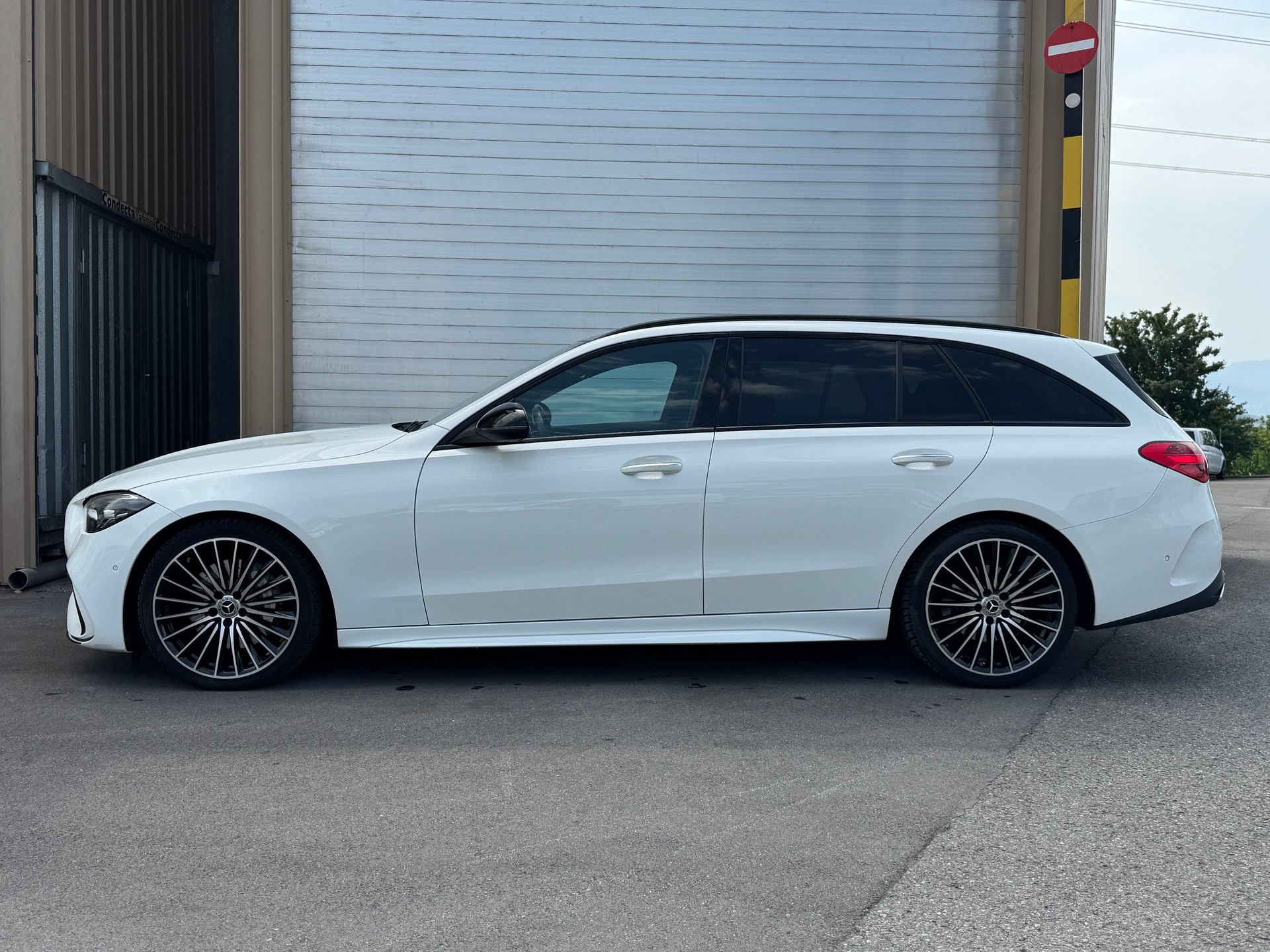 MERCEDES-BENZ C 200 T 4Matic AMG Line-showroom-element-2