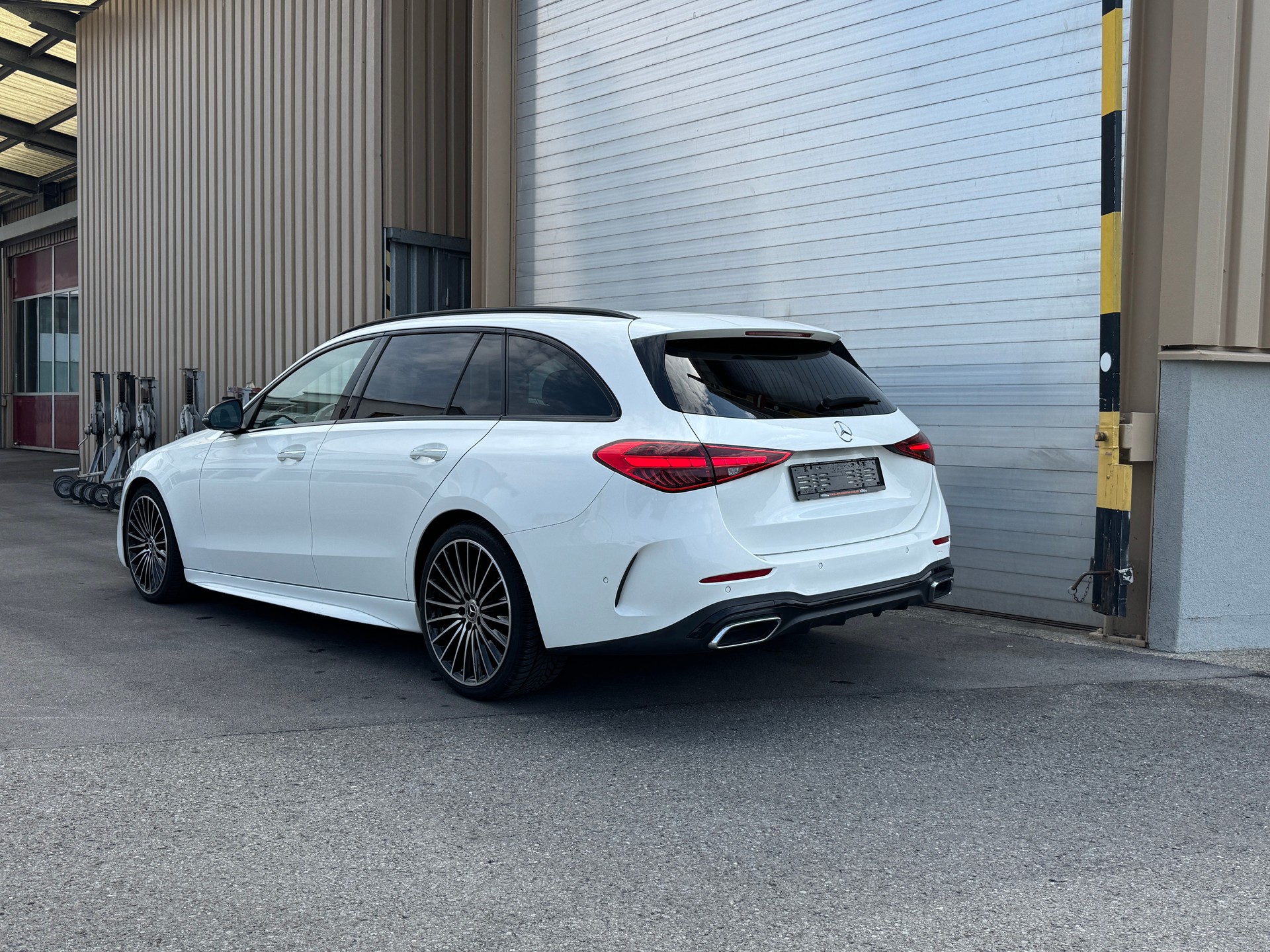 MERCEDES-BENZ C 200 T 4Matic AMG Line-showroom-element-3