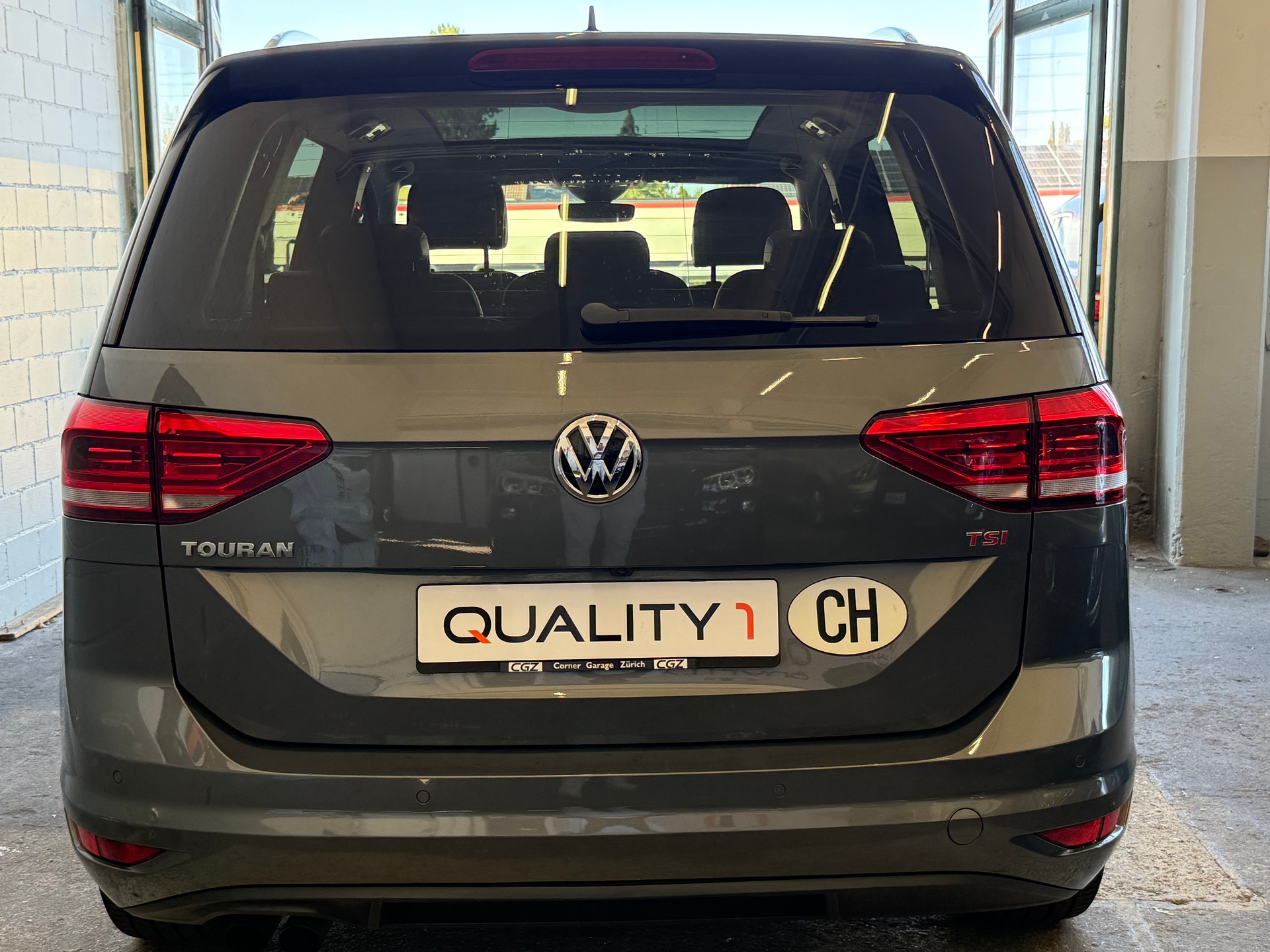 VW Touran 1.8 TSI BlueMotion Technology Highline DSG-image-2