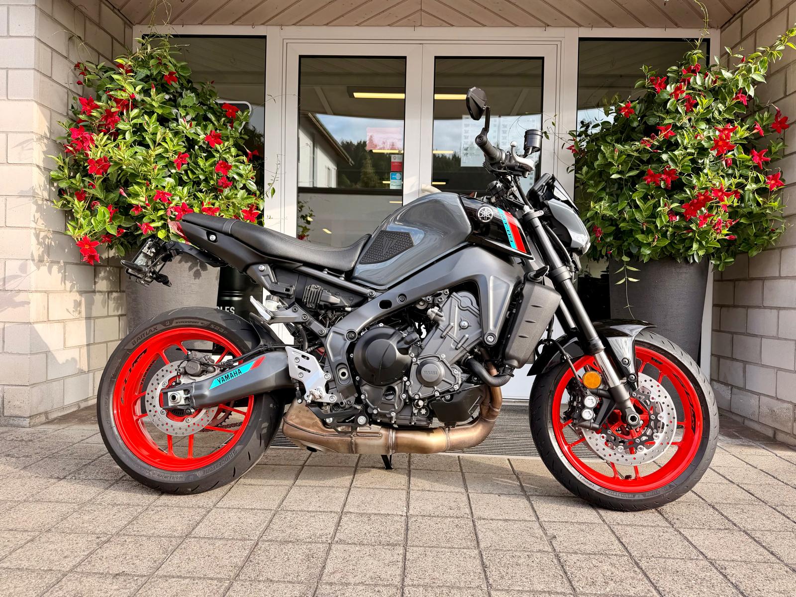 YAMAHA MT-09-image-1