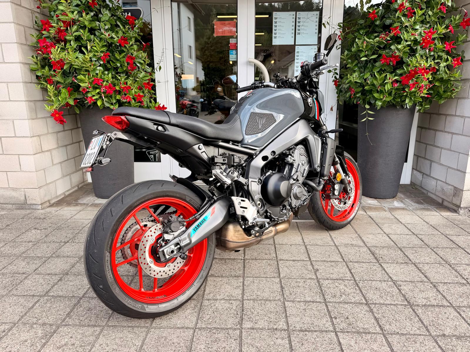 YAMAHA MT-09-image-3