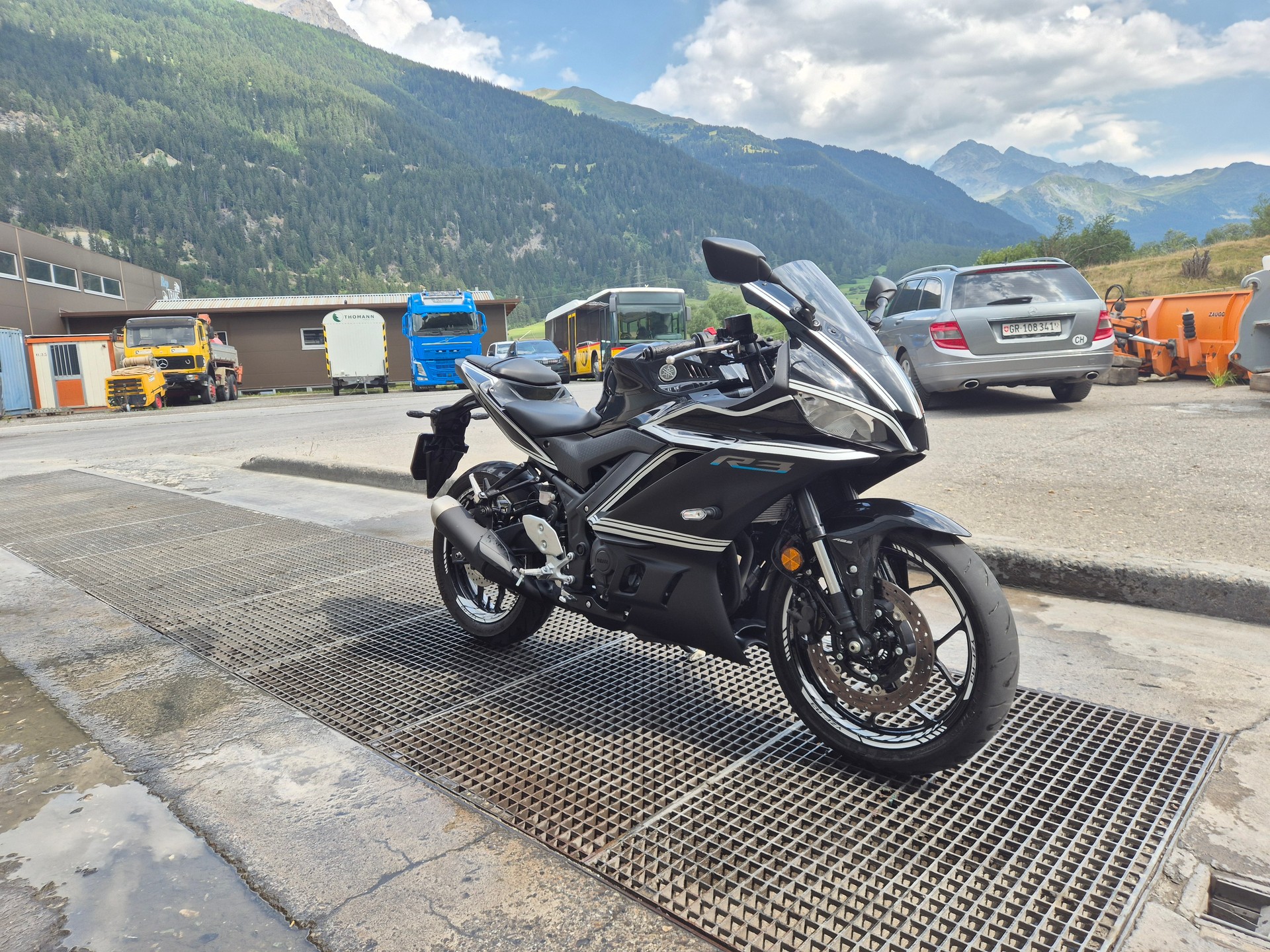 YAMAHA YZF-R3-image-5