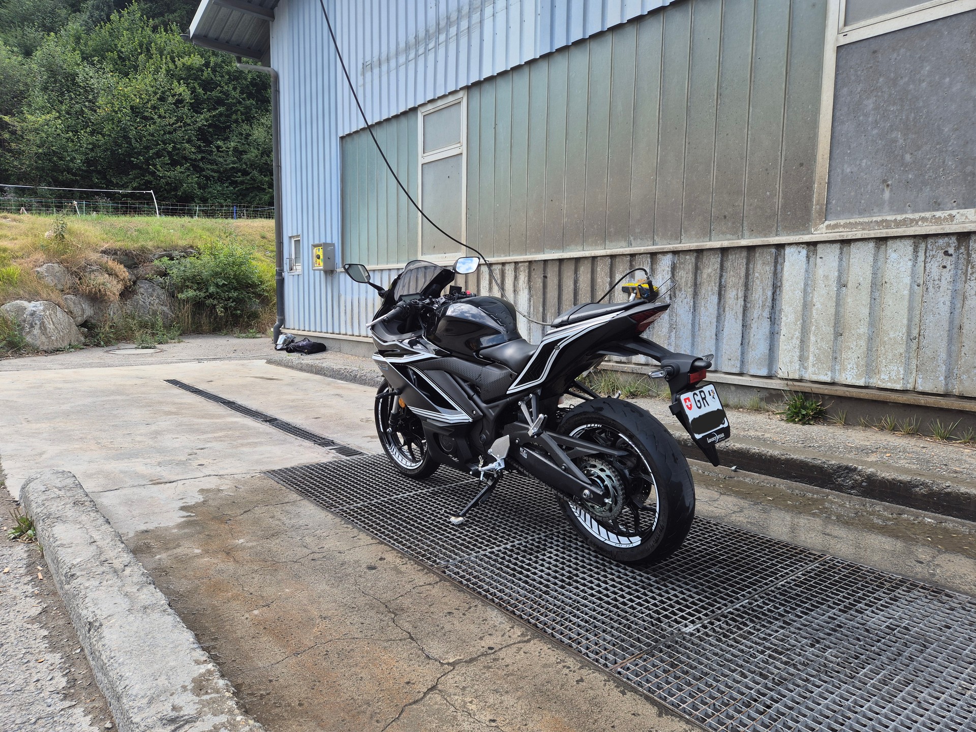 YAMAHA YZF-R3-image-2