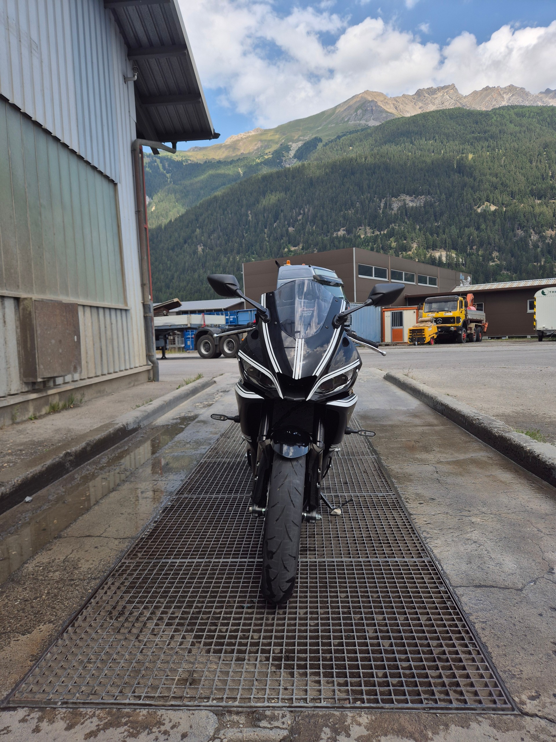 YAMAHA YZF-R3-image-6