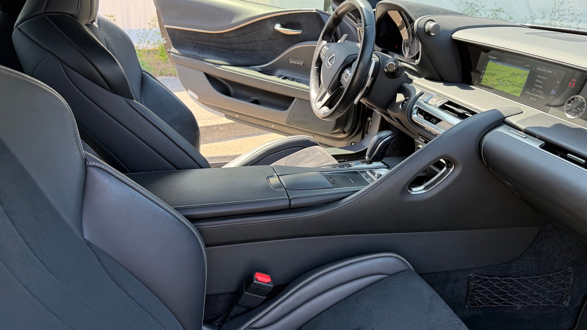 LEXUS 500h Sport+-image-4