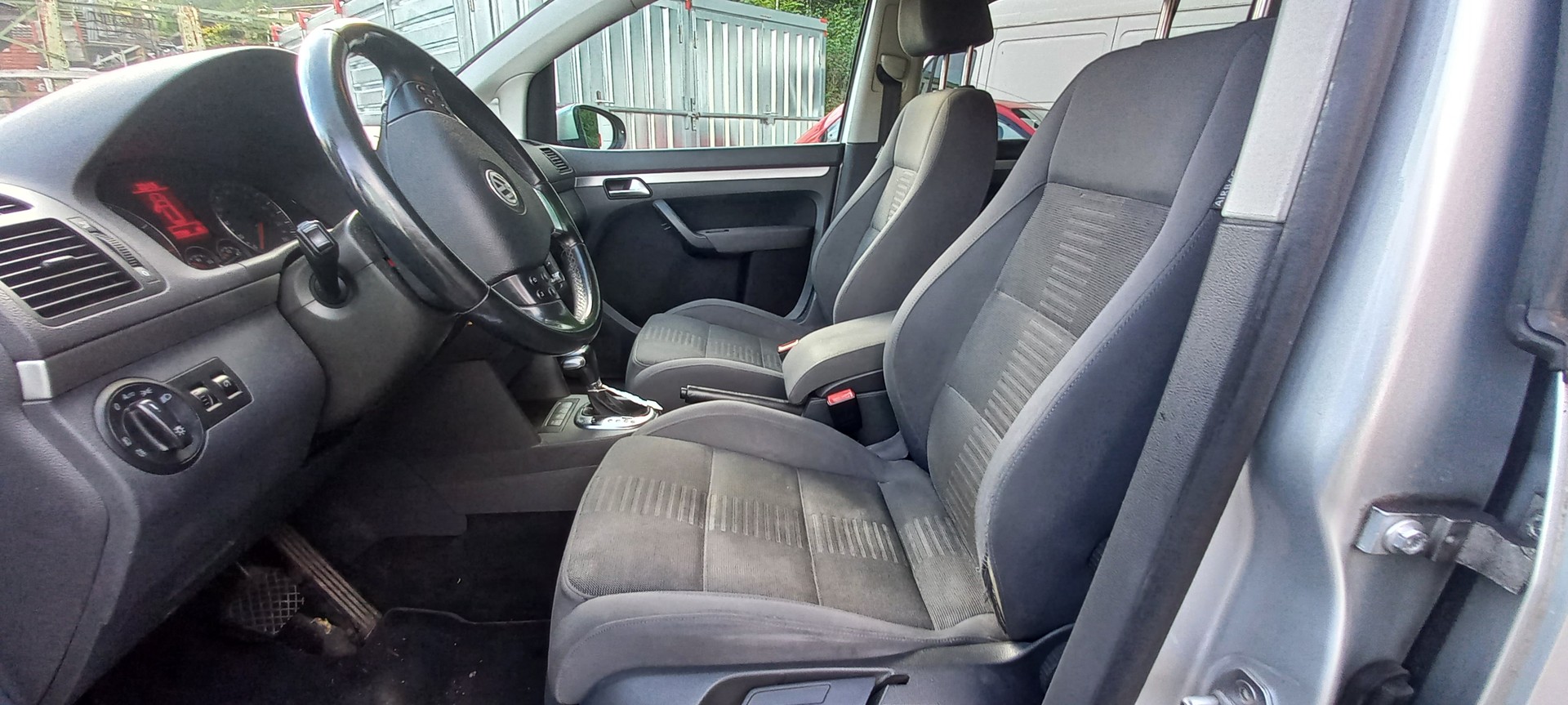 VW Touran 1.4 TSI Team DSG-image-9
