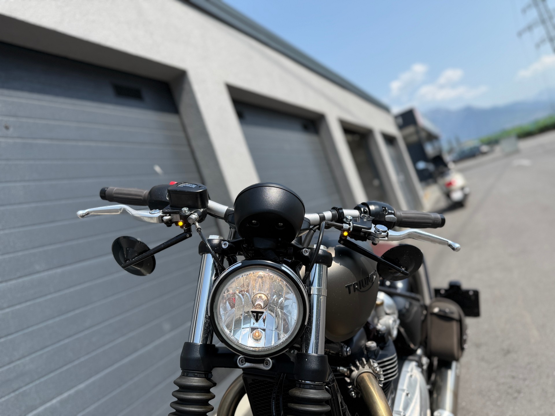 TRIUMPH Bonneville 1200 Bobber ABS-image-10