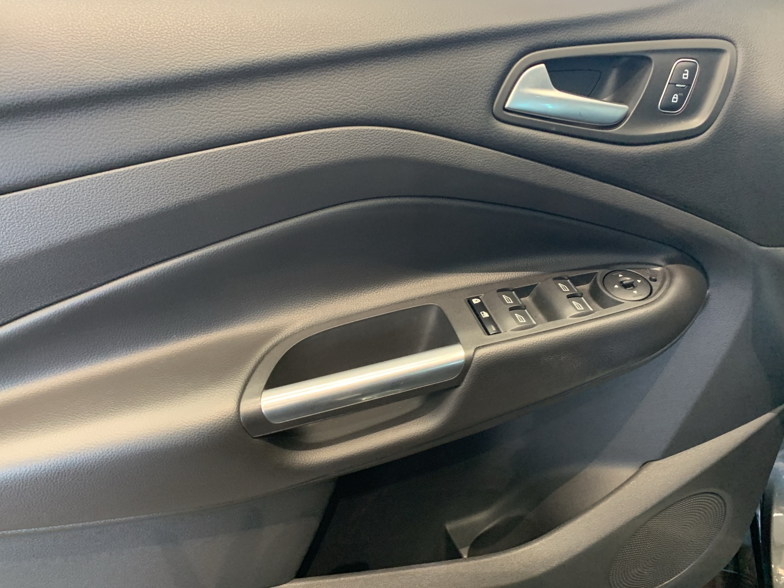 FORD Kuga 1.5 EcoB 176 ST-Line-image-7
