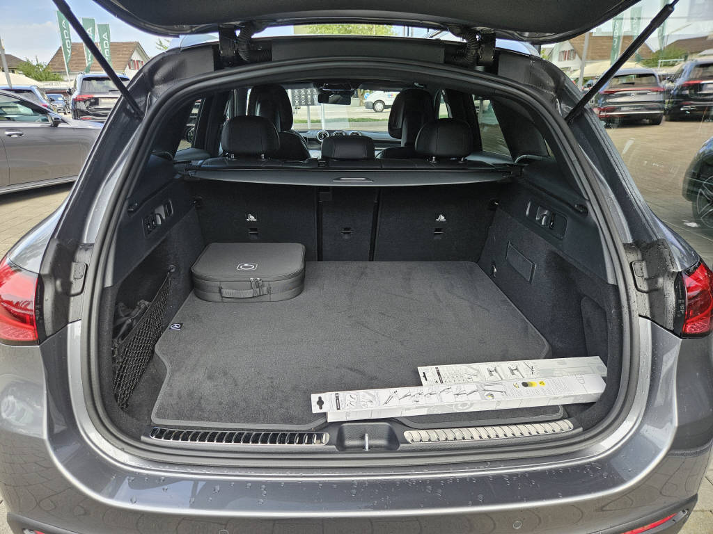 MERCEDES-BENZ GLC 300 e 4Matic AMG Line-showroom-element-3