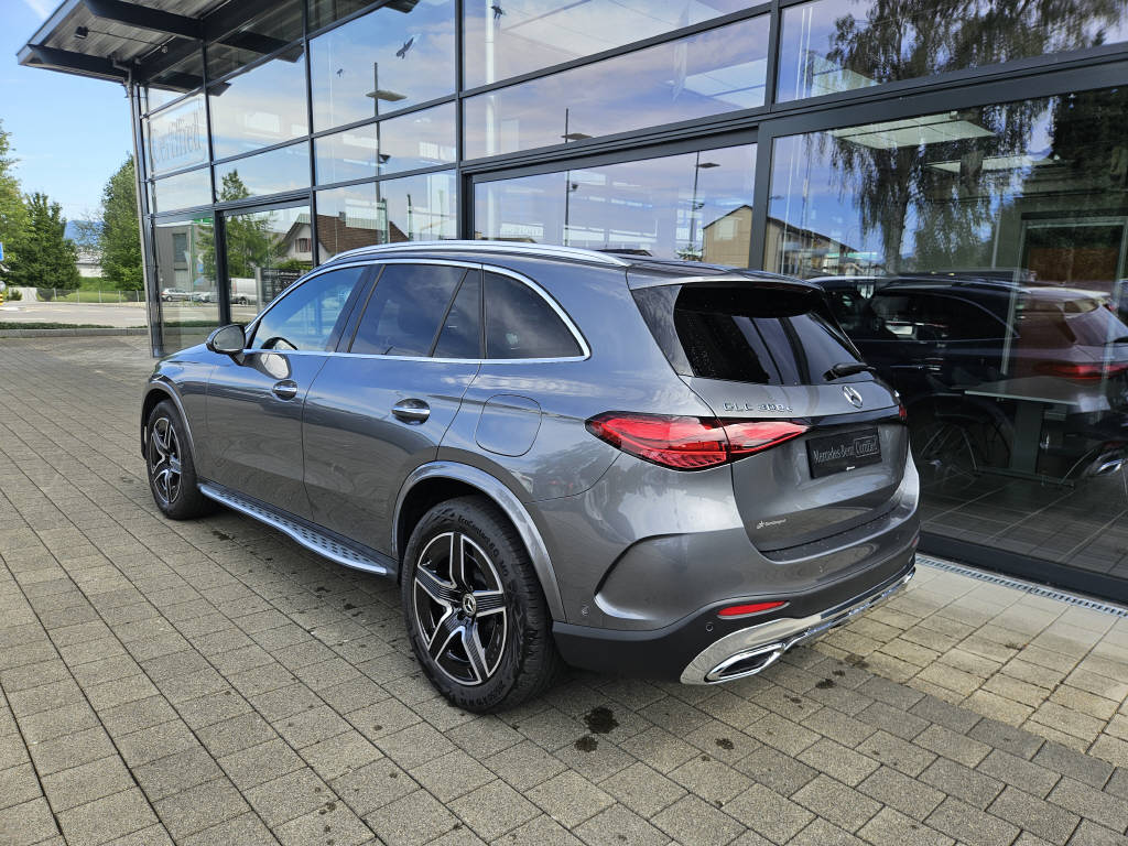 MERCEDES-BENZ GLC 300 e 4Matic AMG Line-showroom-element-2
