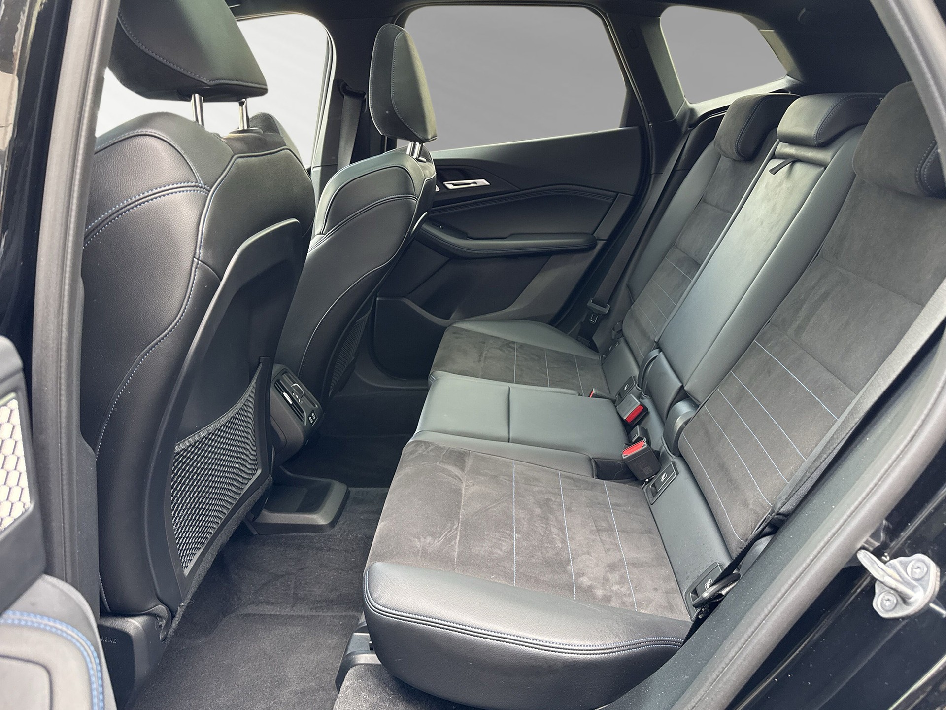 BMW 218i Active Tourer M Sport DKG-image-6