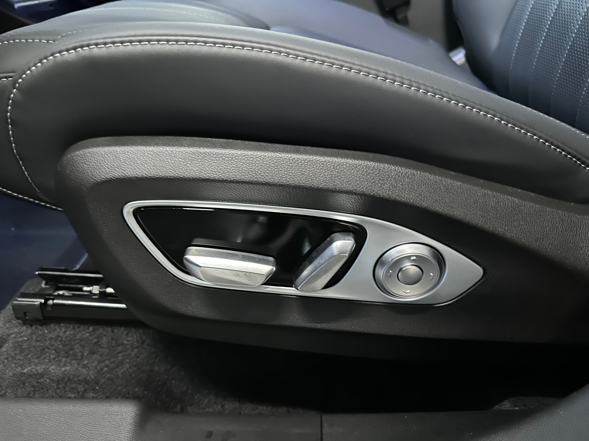 XPENG G9 93kWh Performance AWD-image-43