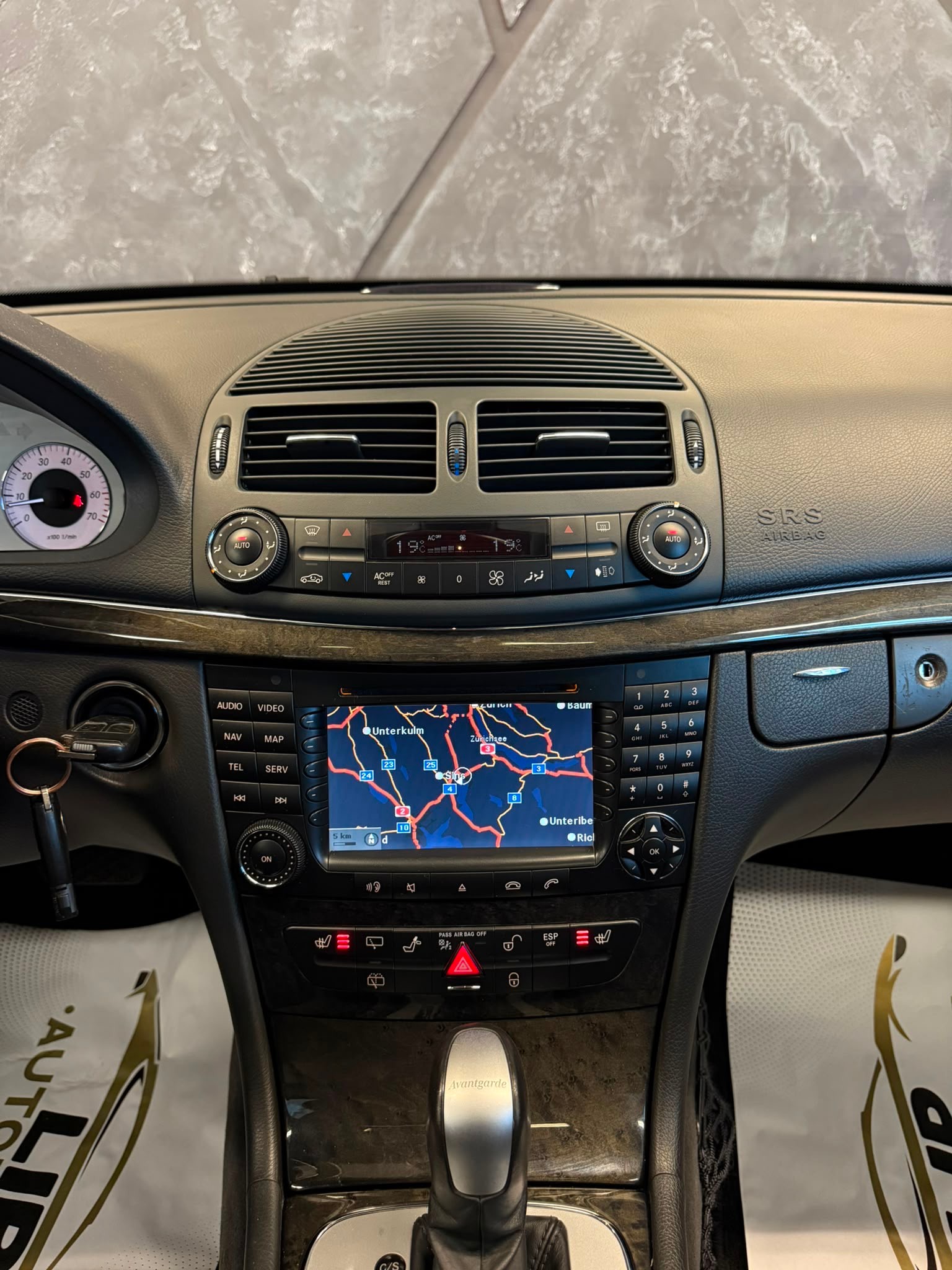 MERCEDES-BENZ E 500 Avantgarde 7G-Tronic-image-11