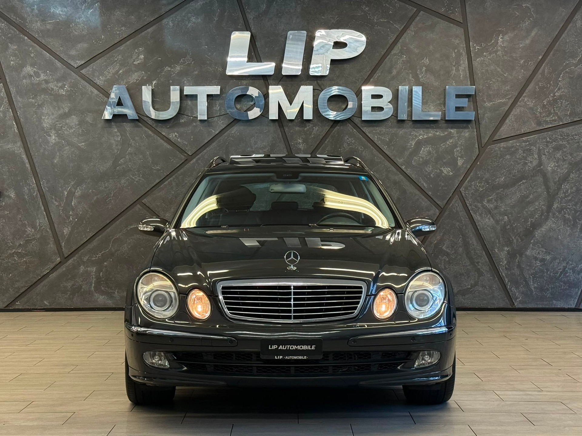 MERCEDES-BENZ E 500 Avantgarde 7G-Tronic-showroom-element-1