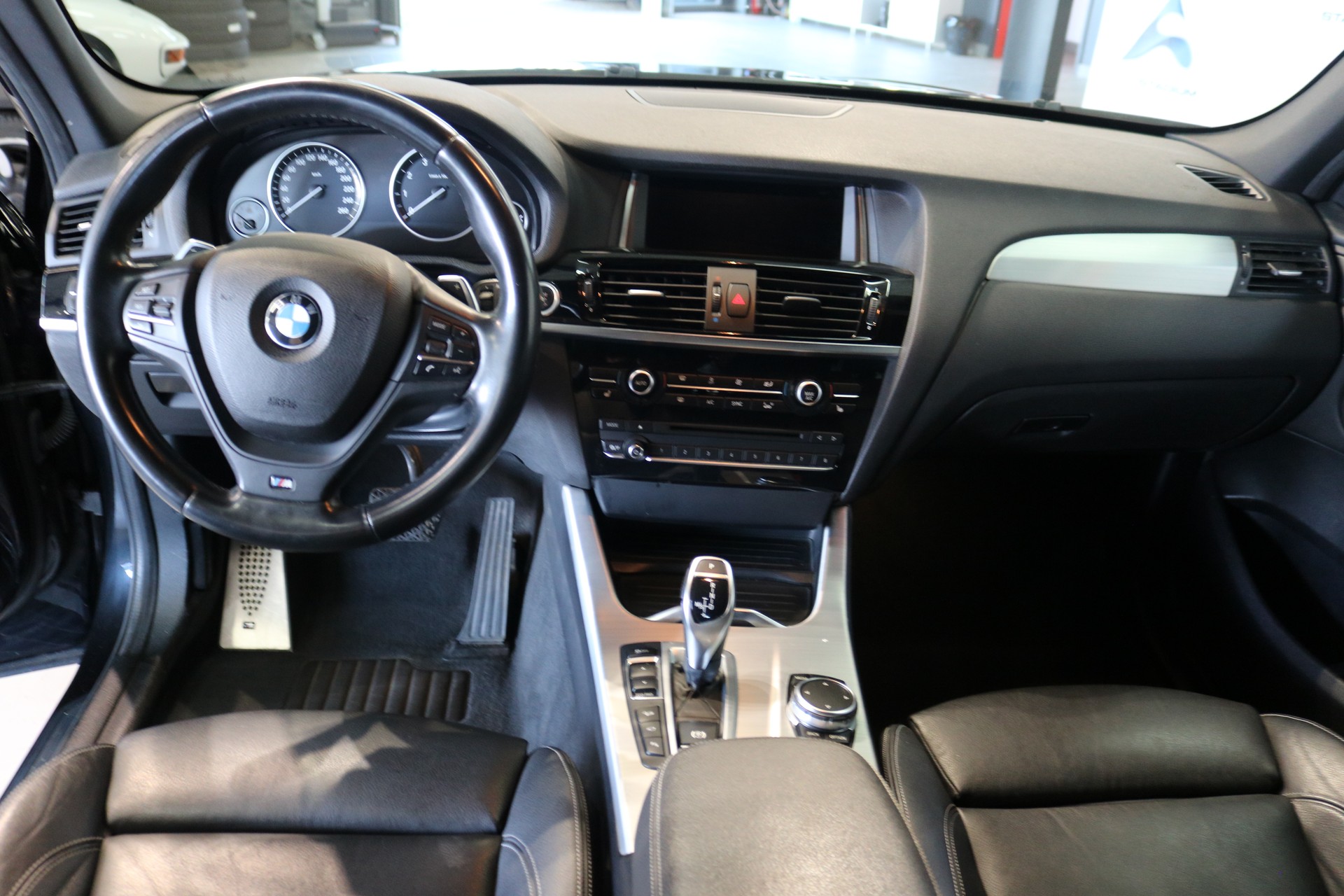 BMW X3 xDrive 28i xLine Steptronic-showroom-element-2