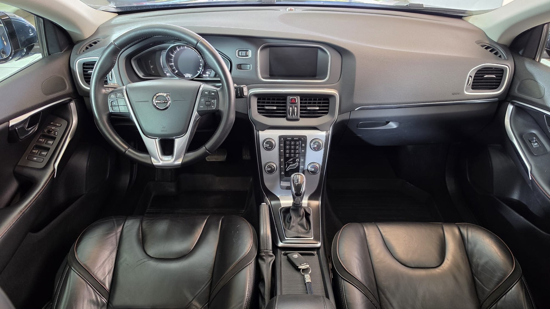 VOLVO V40 T3 OceanRace Geartronic, Schweizer Fahrzeug, Frisch ab MFK und Frisch ab Service-image-6