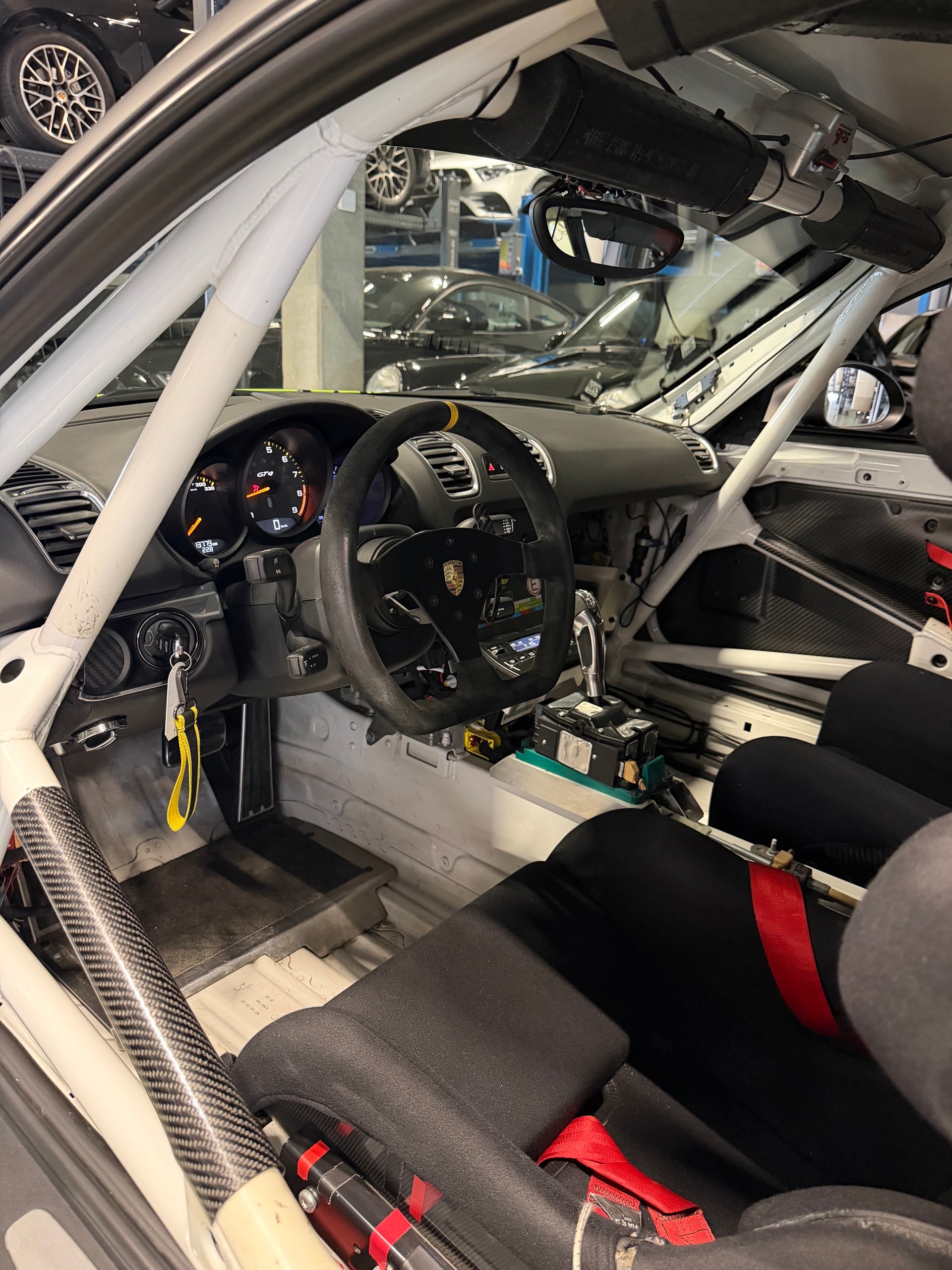 PORSCHE Cayman GT4 Clubsport-image-7