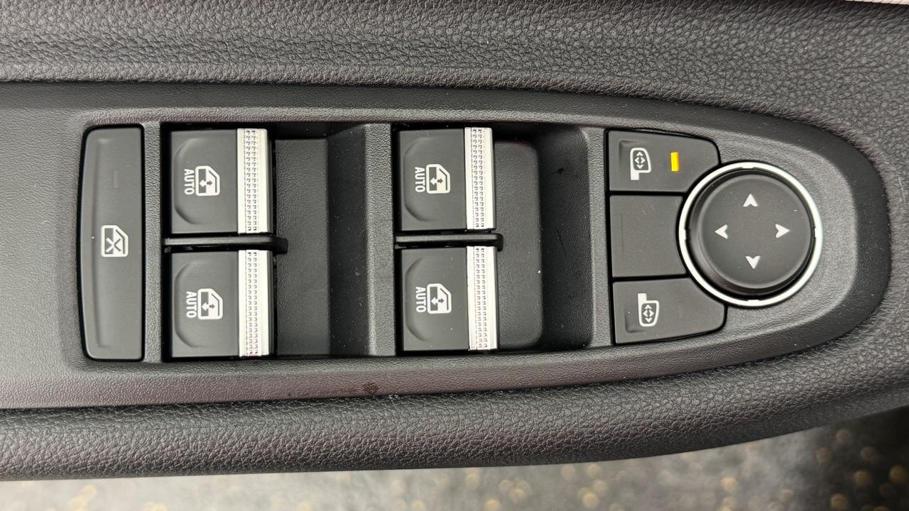 RENAULT R4 E-Tech Comfort Range 52 kWh Evolution-image-8