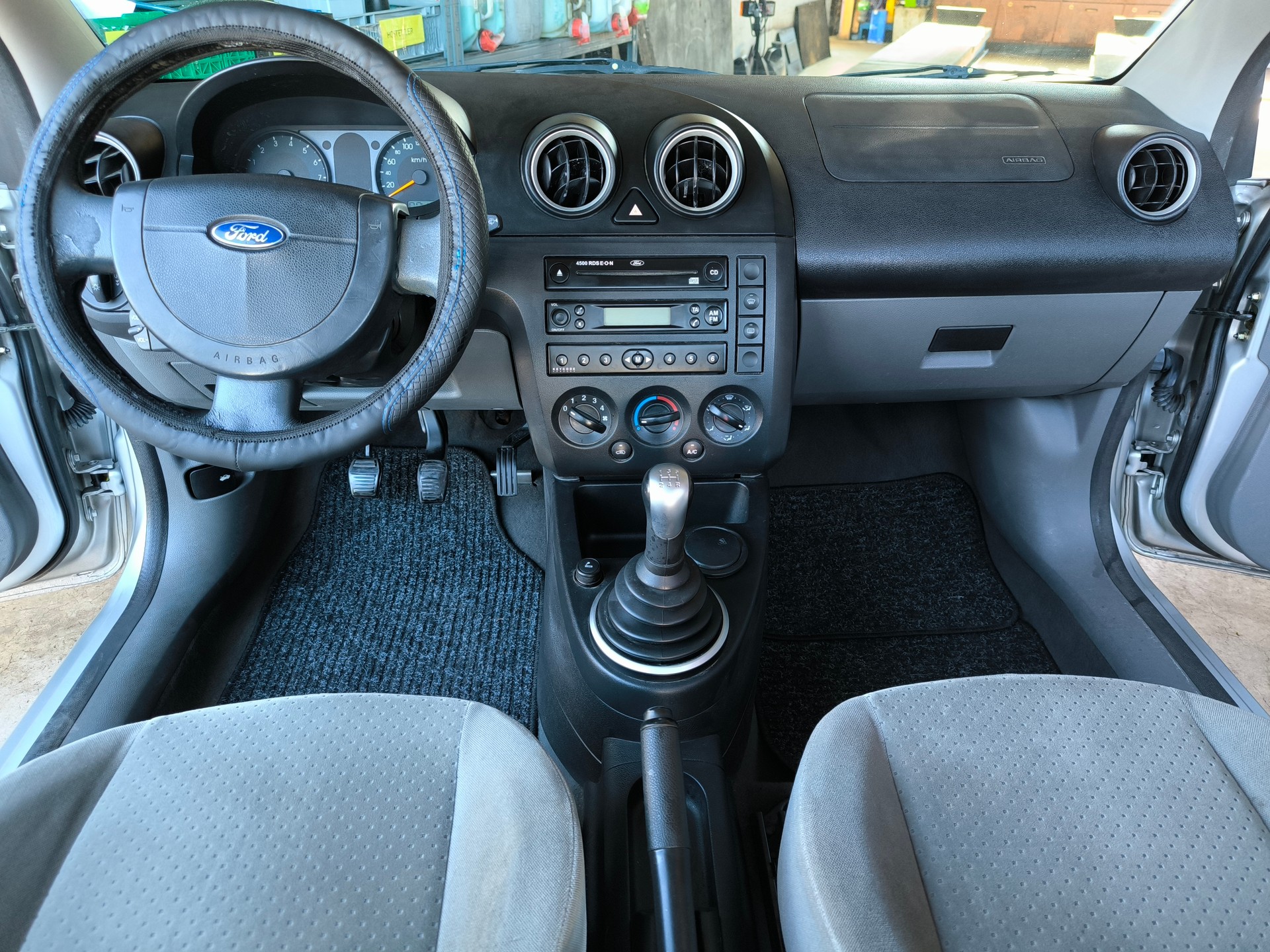 FORD Fiesta 1.4 limitée 30km/h Vert-image-2
