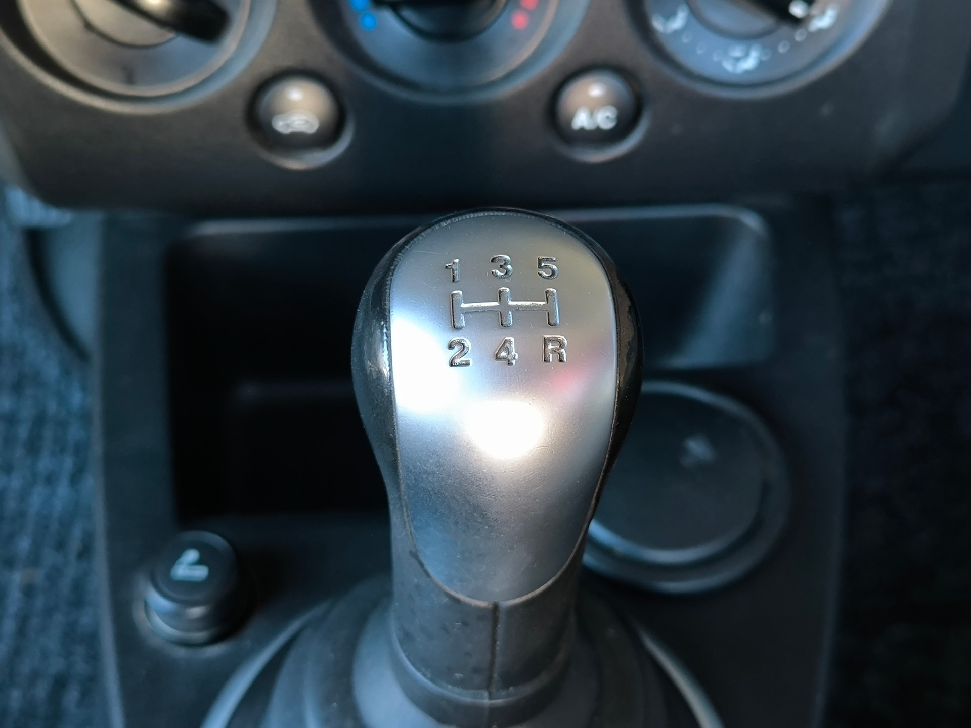 FORD Fiesta 1.4 limitée 30km/h Vert-image-5