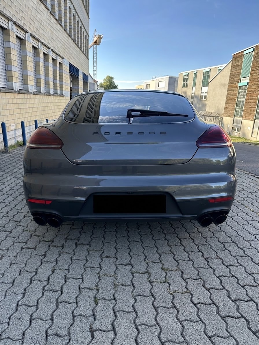 PORSCHE GTS-image-3