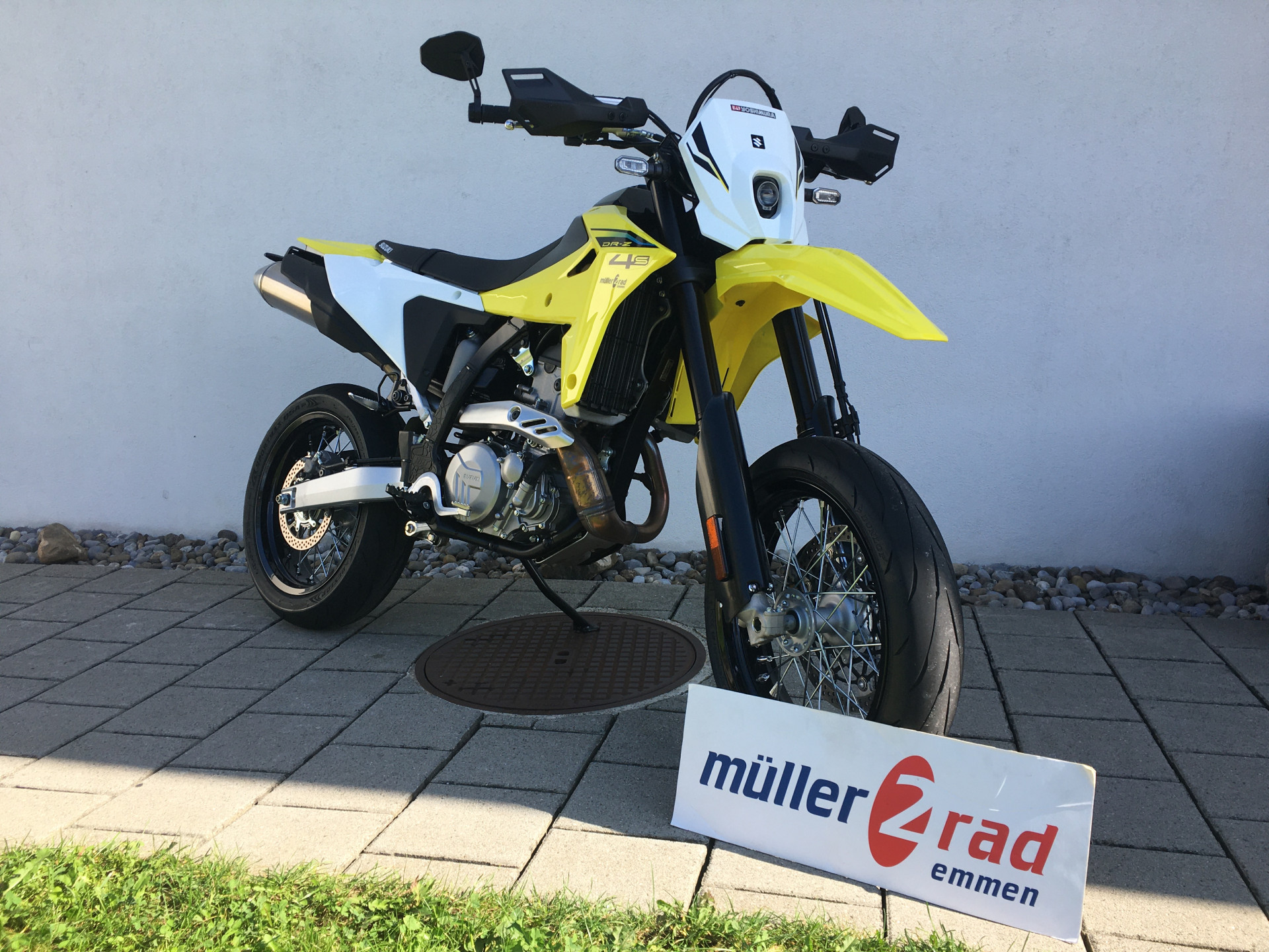 SUZUKI DR-Z4SM-image-0