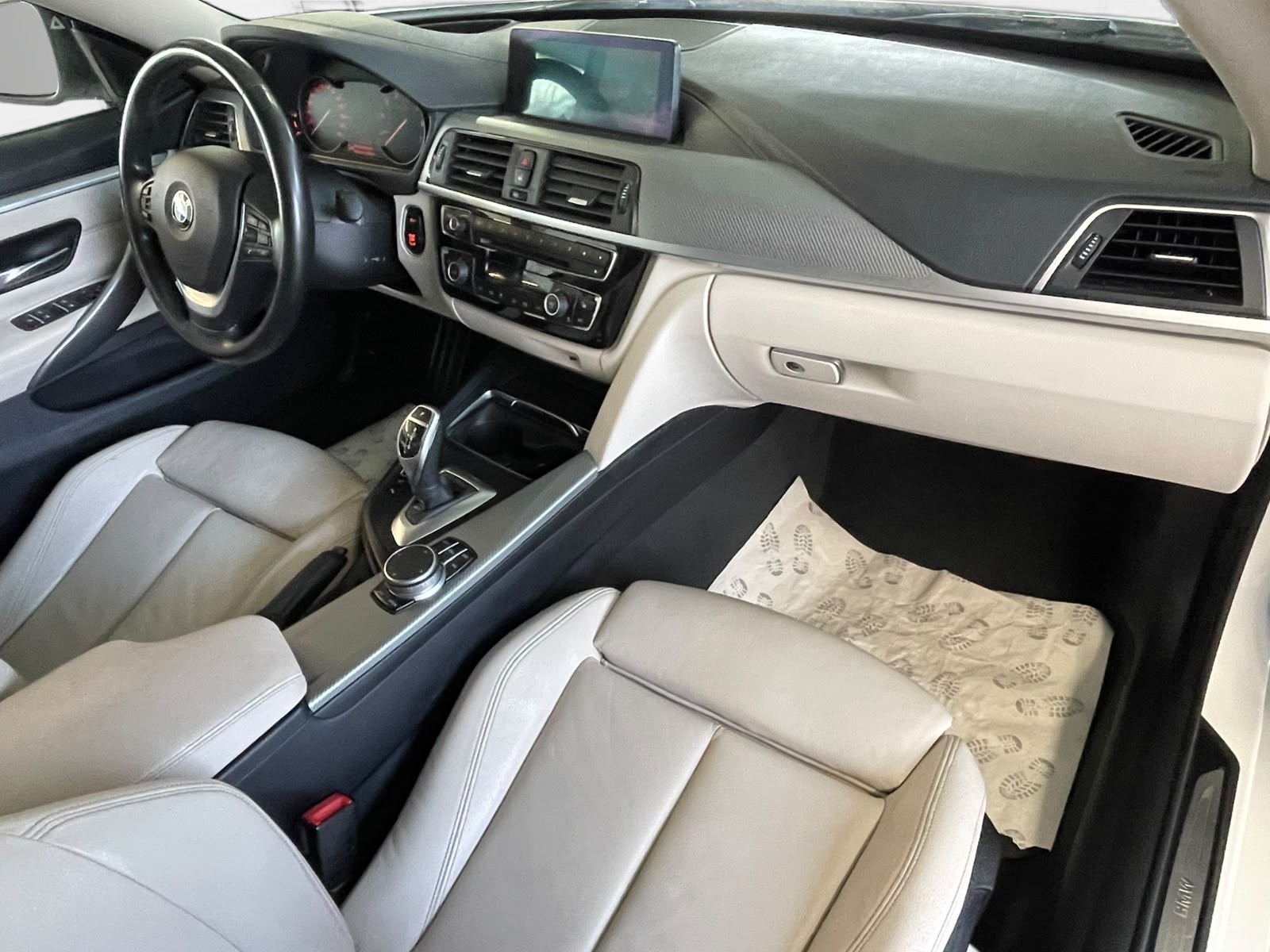 BMW 440i Gran Coupé xDrive Sport Line Steptronic | CH-Auto | Frisch MFK | AHK 1.8t | 5-Sitze | LED-Scheinwerfer-image-8