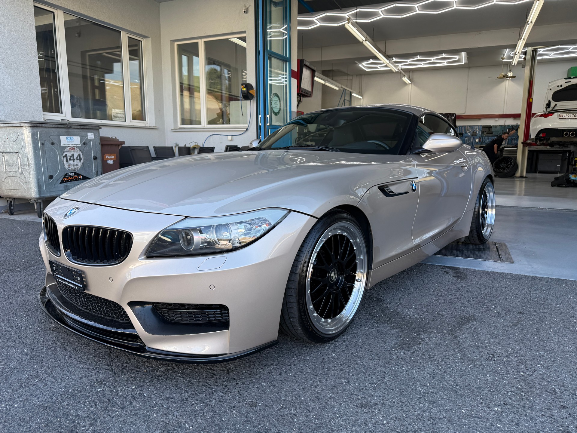 BMW Z4 sDrive35i DKG-showroom-element-2