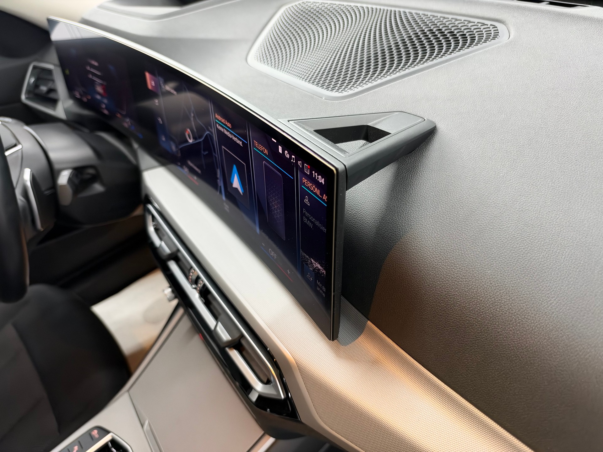 BMW 330e x DriveTouring Steptronic *Facelift*-image-13