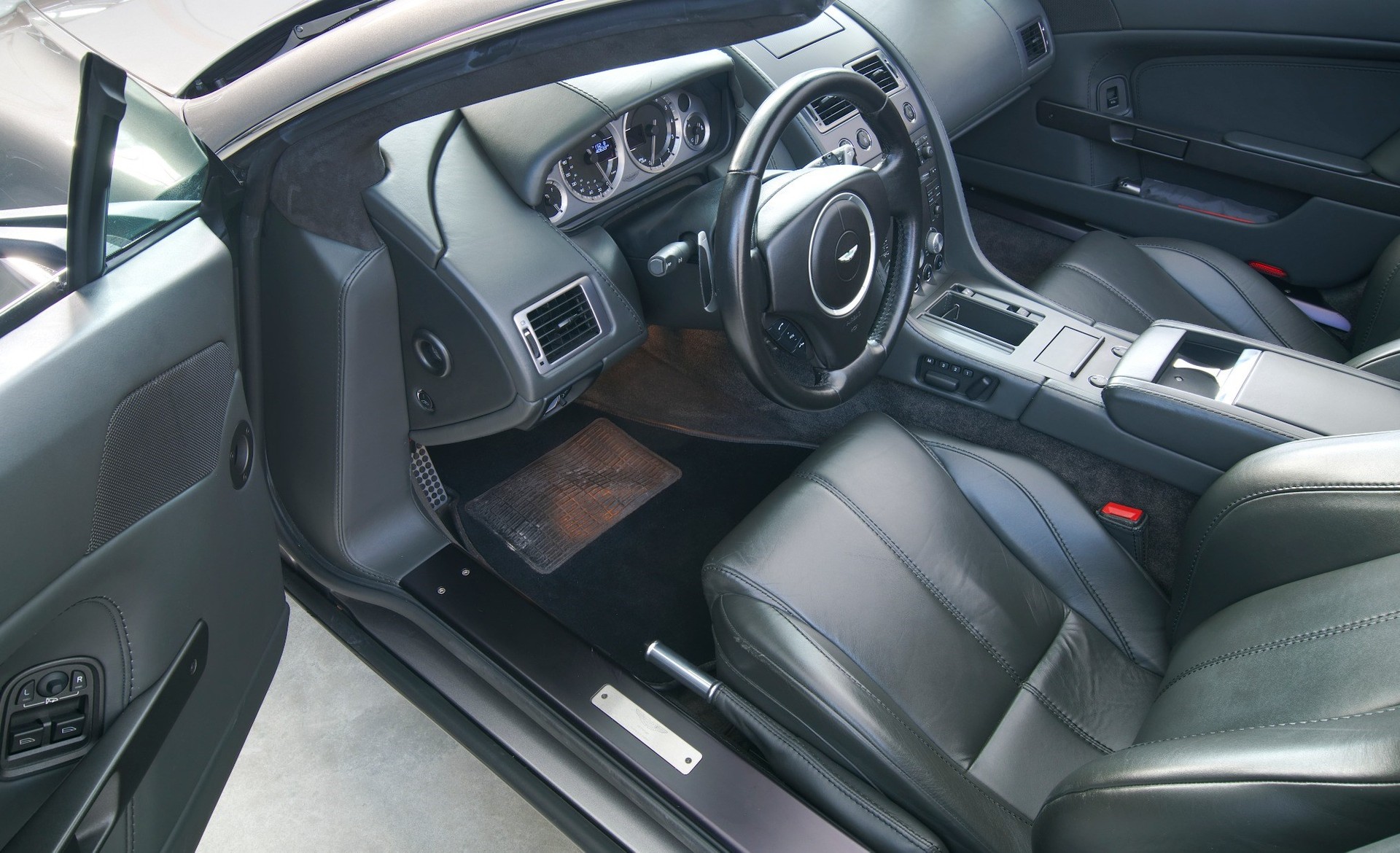 ASTON MARTIN V8 Vantage 4.3 Sportshift-image-6