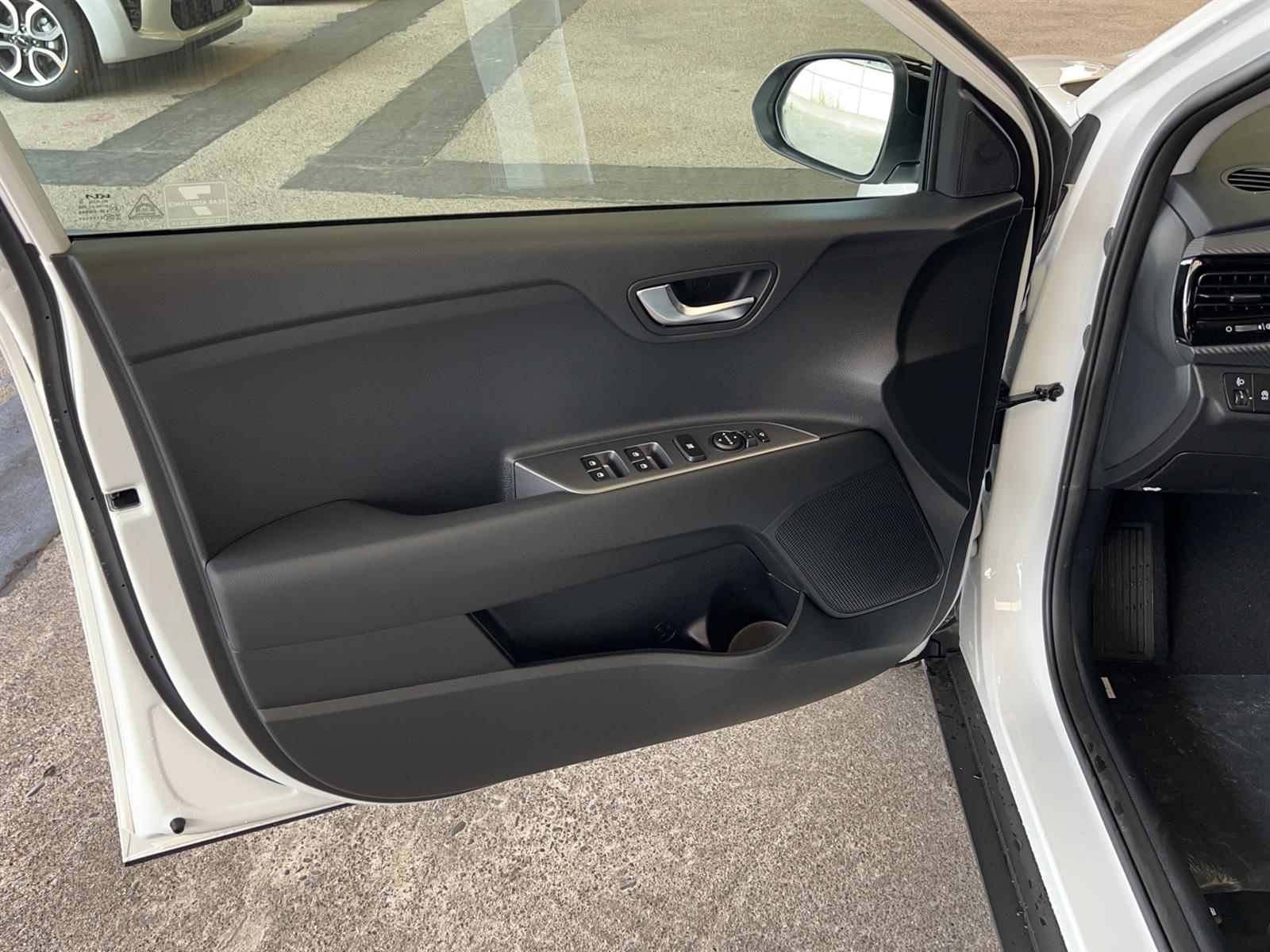 KIA Stonic 1.0 T-GDi MHEV GT-Line-image-7
