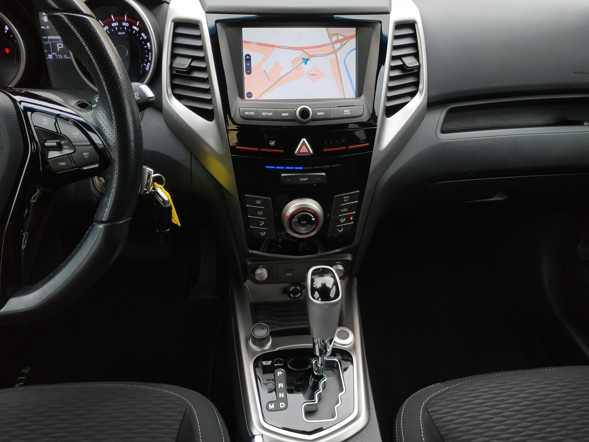 KGM-SsangYong Tivoli 1.6 e-XGi Quartz 4WD Automatic-image-12
